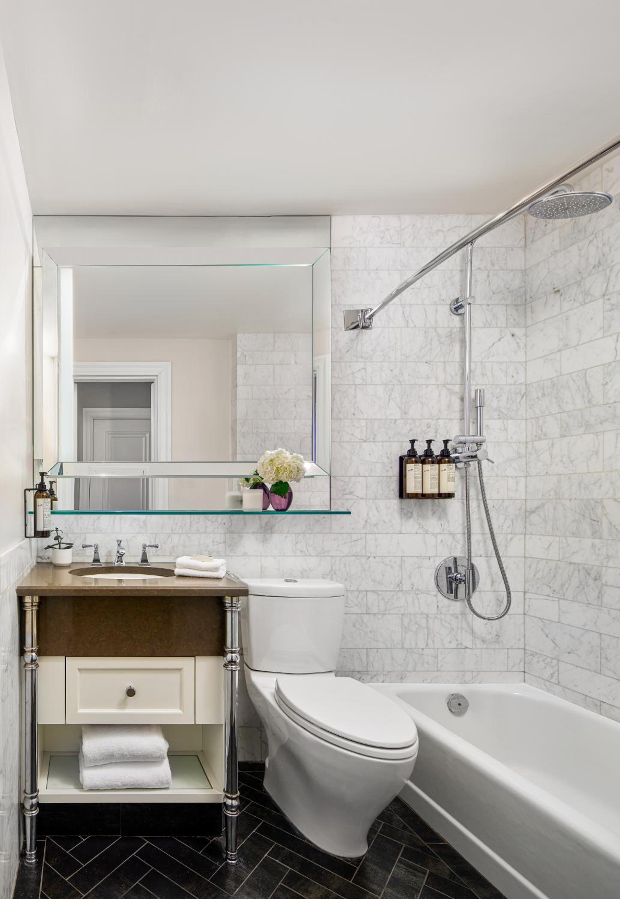 Deluxe Double Room with Two Double Beds and City View