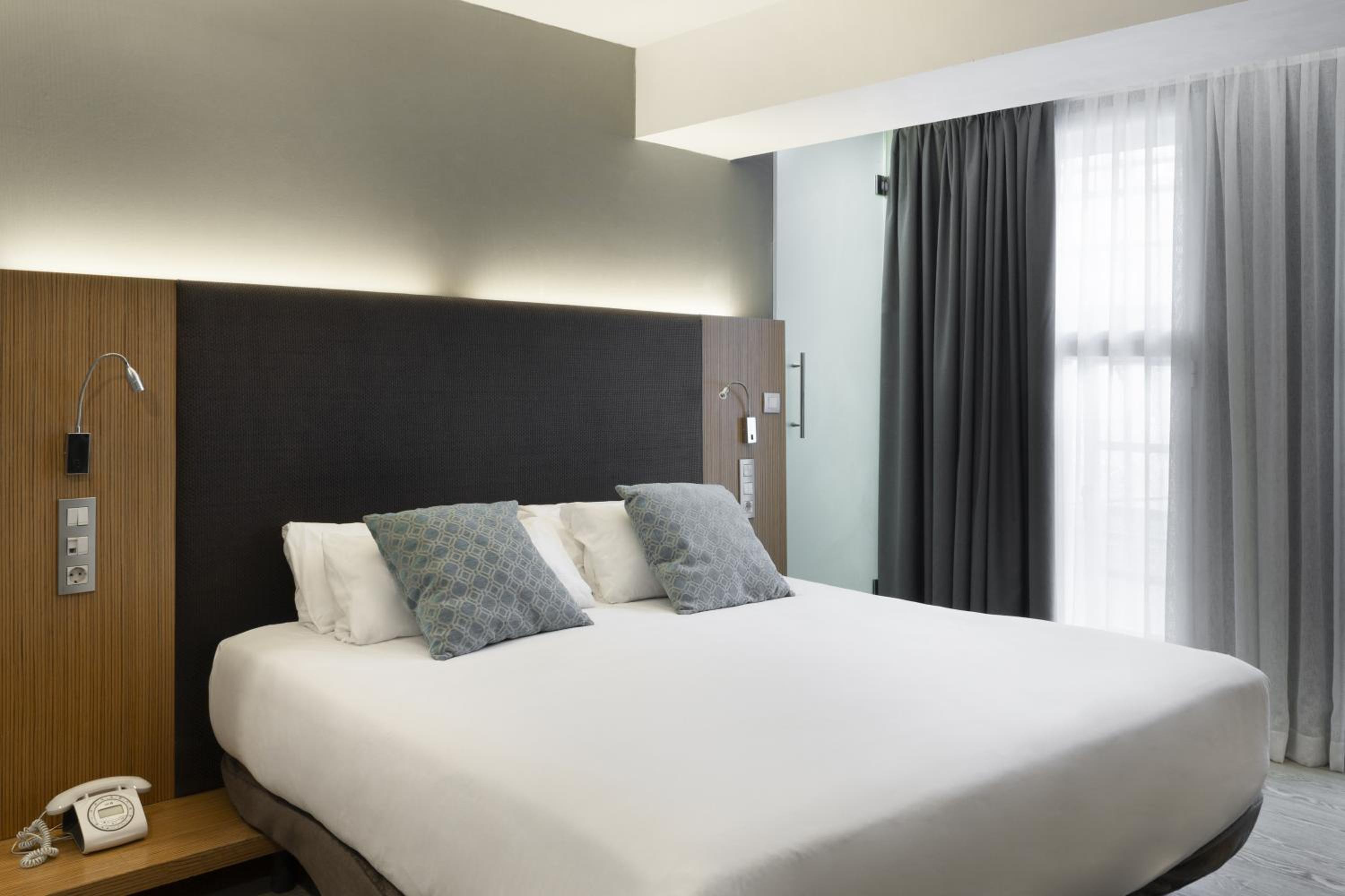 Double or Twin Room (1-2 Adults)