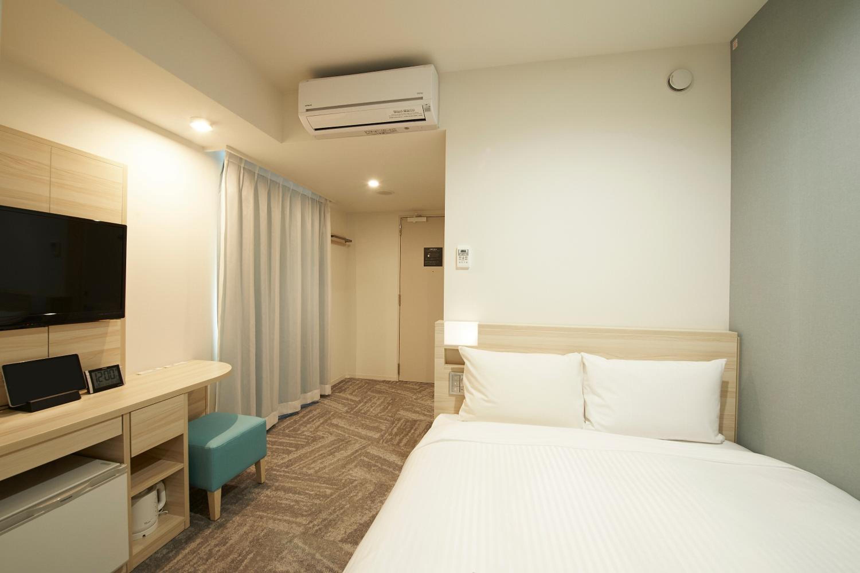 Corner Double Room - Non-Smoking