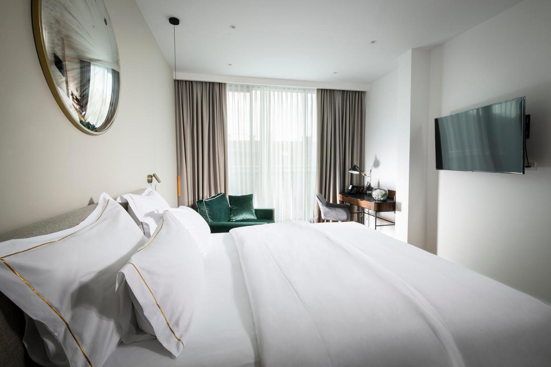 Deluxe Double Room with Terrace and Castle View