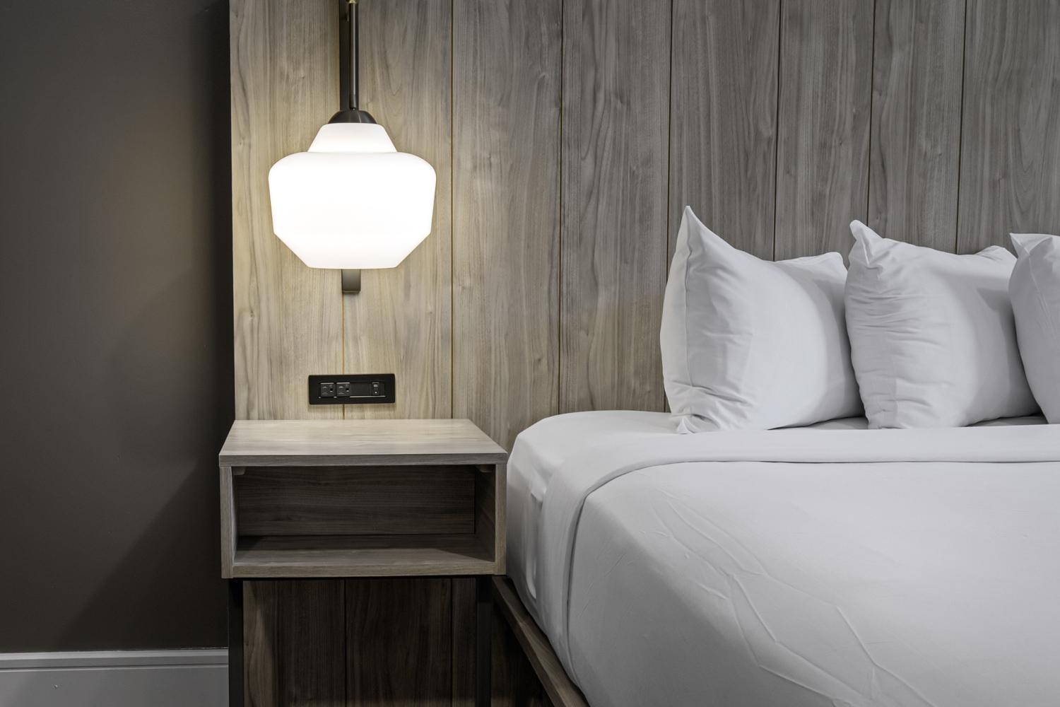 Gold Spike Queen (21 & Over)