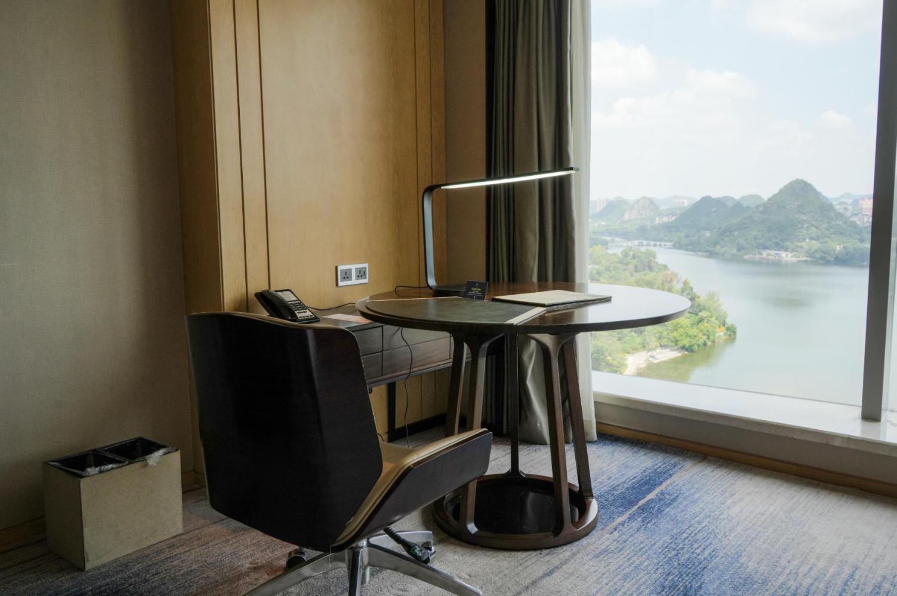 King Guest Room with Lake View