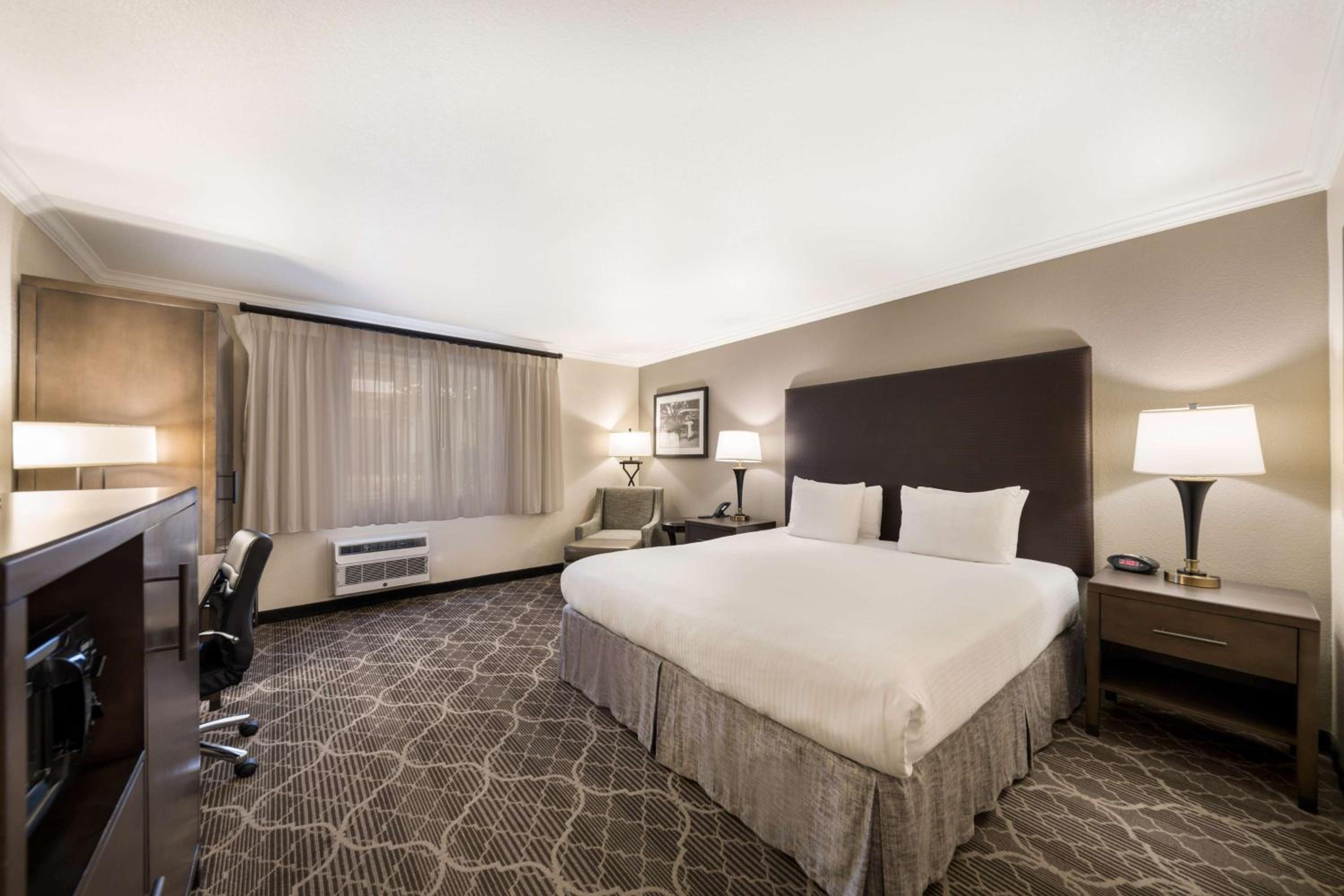 King Room - Non-Smoking