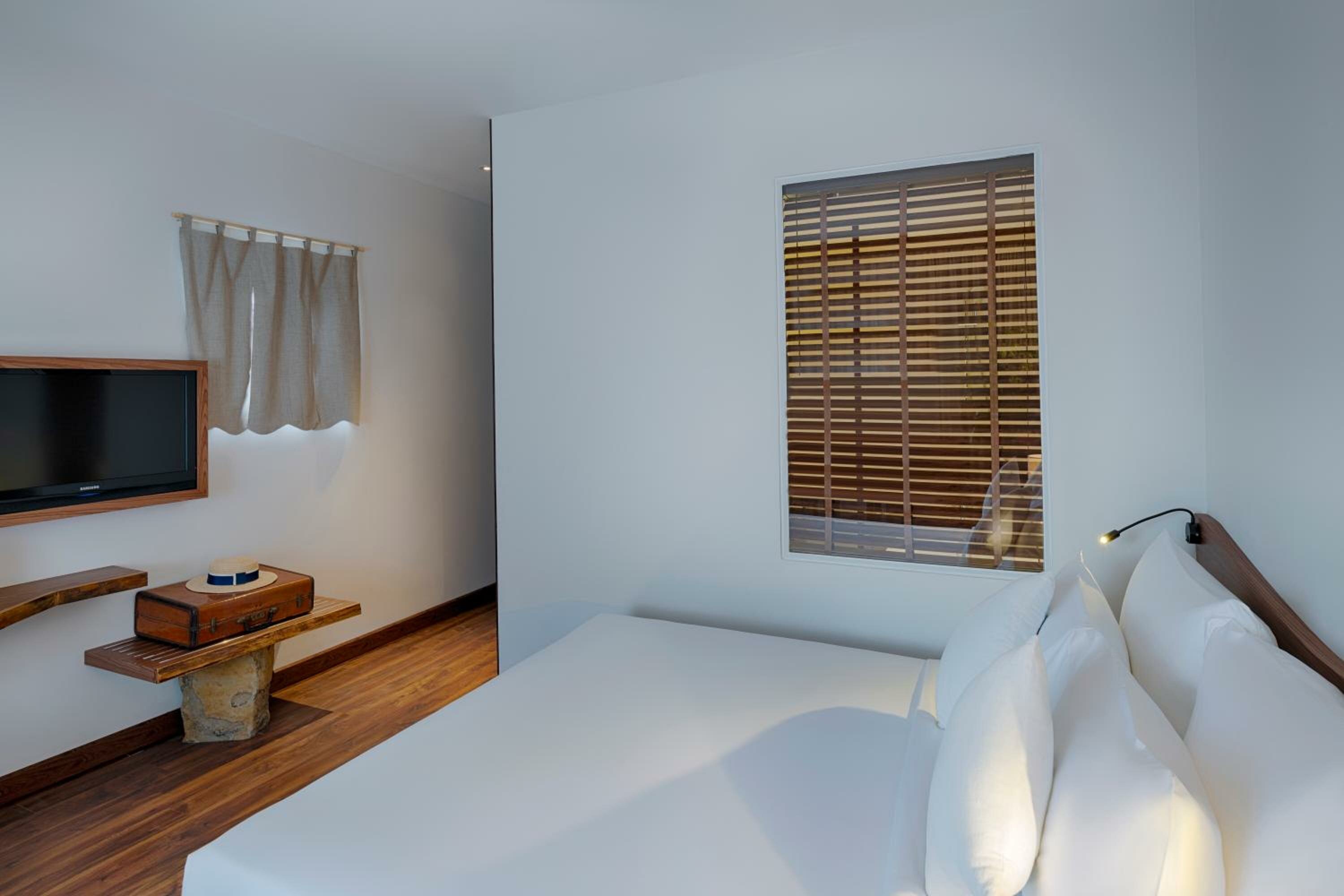 Premium Double room with big window