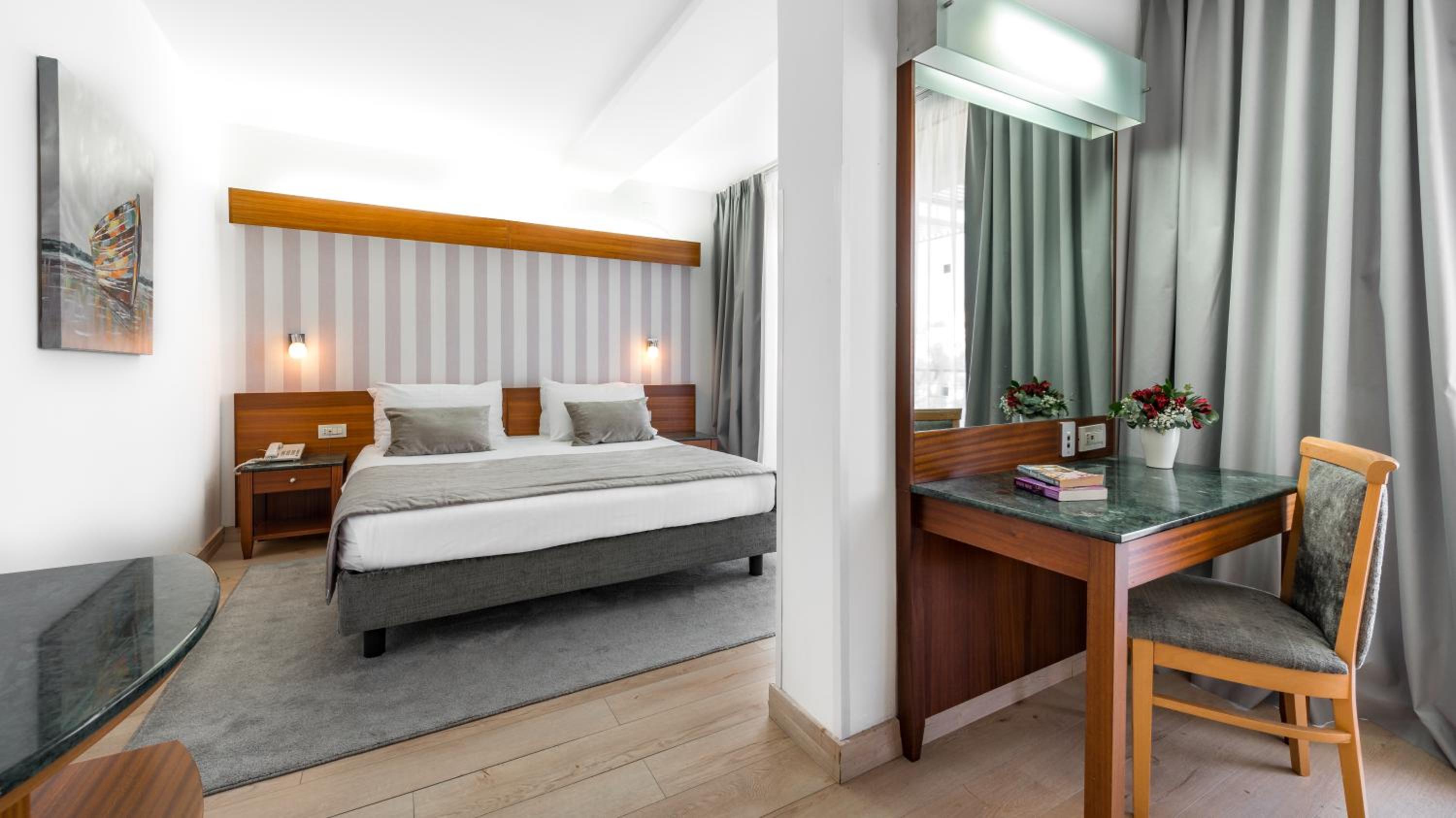 Superior Room with Balcony and Sea View