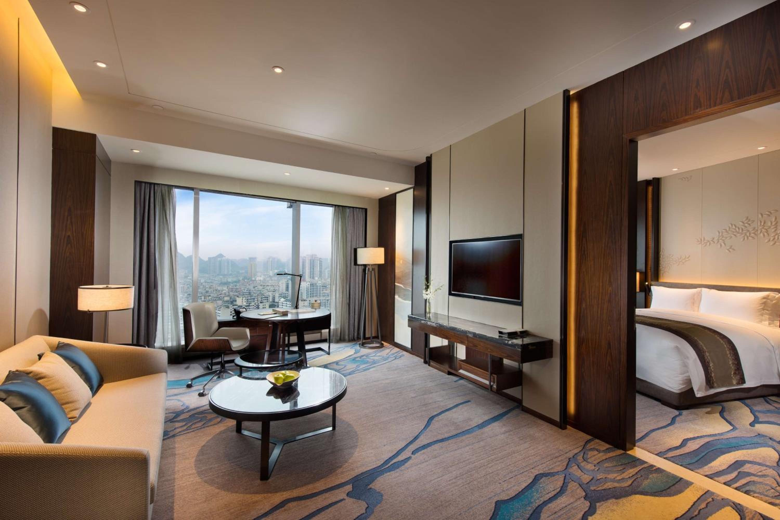 One-Bedroom Premier King Suite with Lounge Access