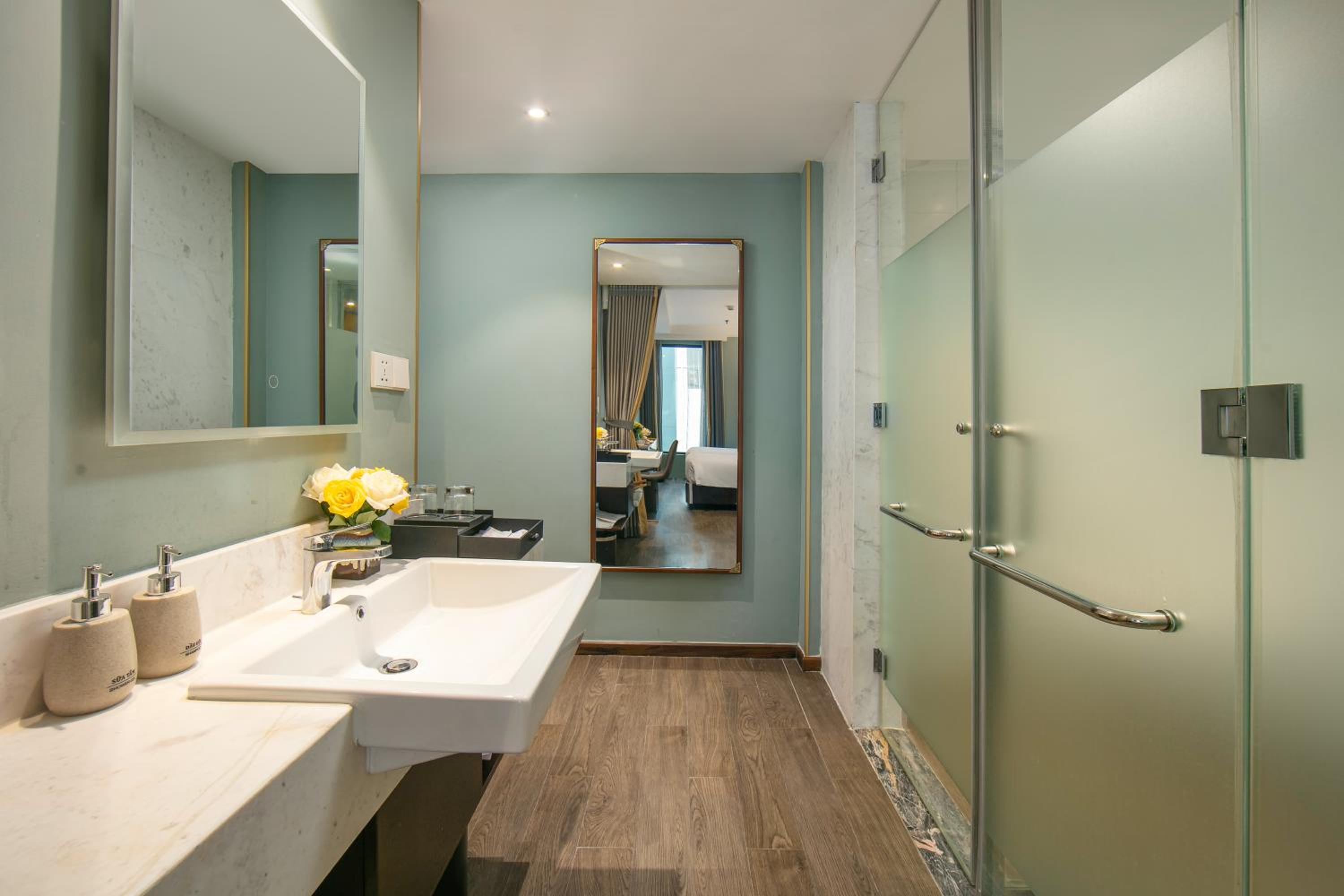 Grand Deluxe King Room with City View