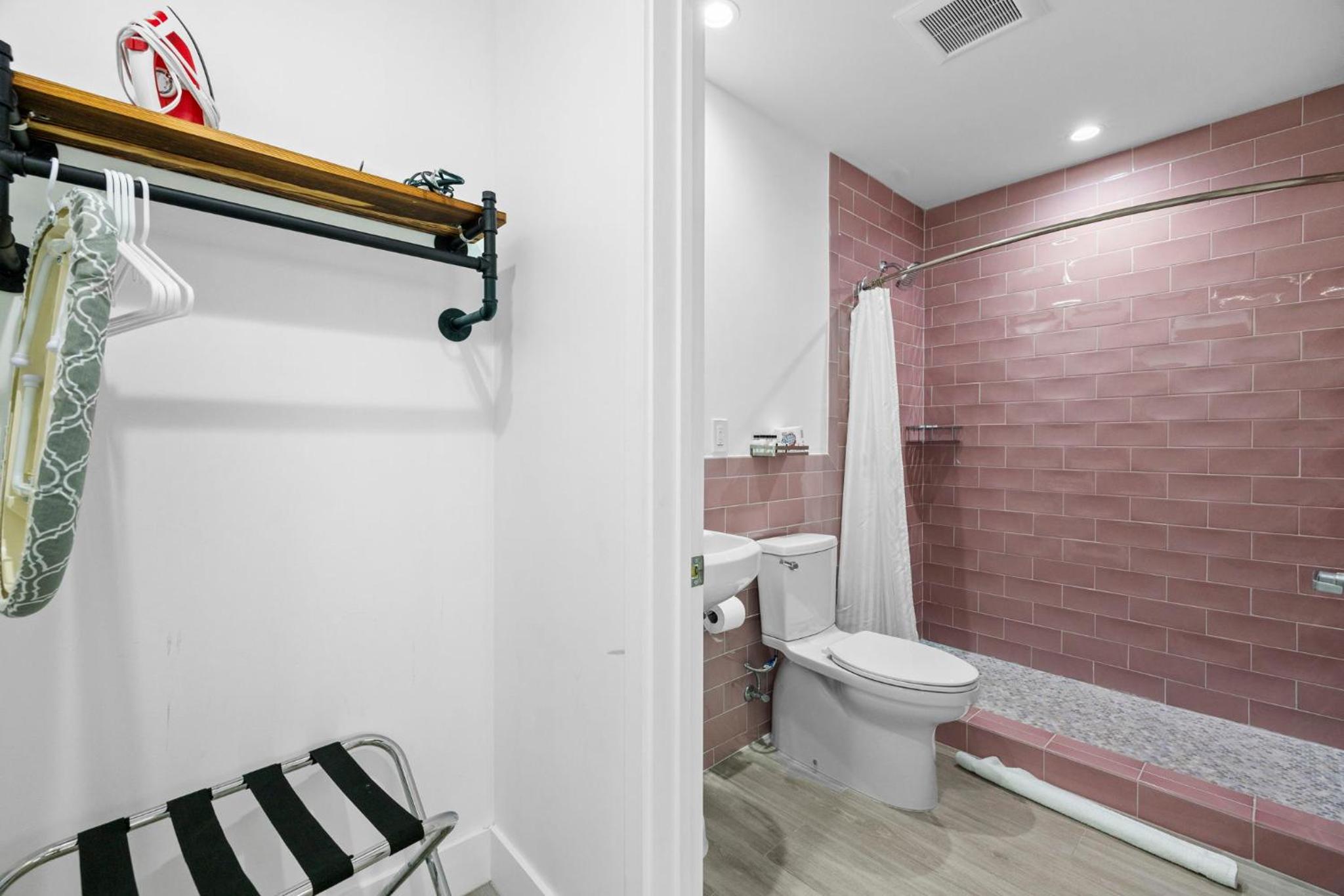 Queen Room with Pool View