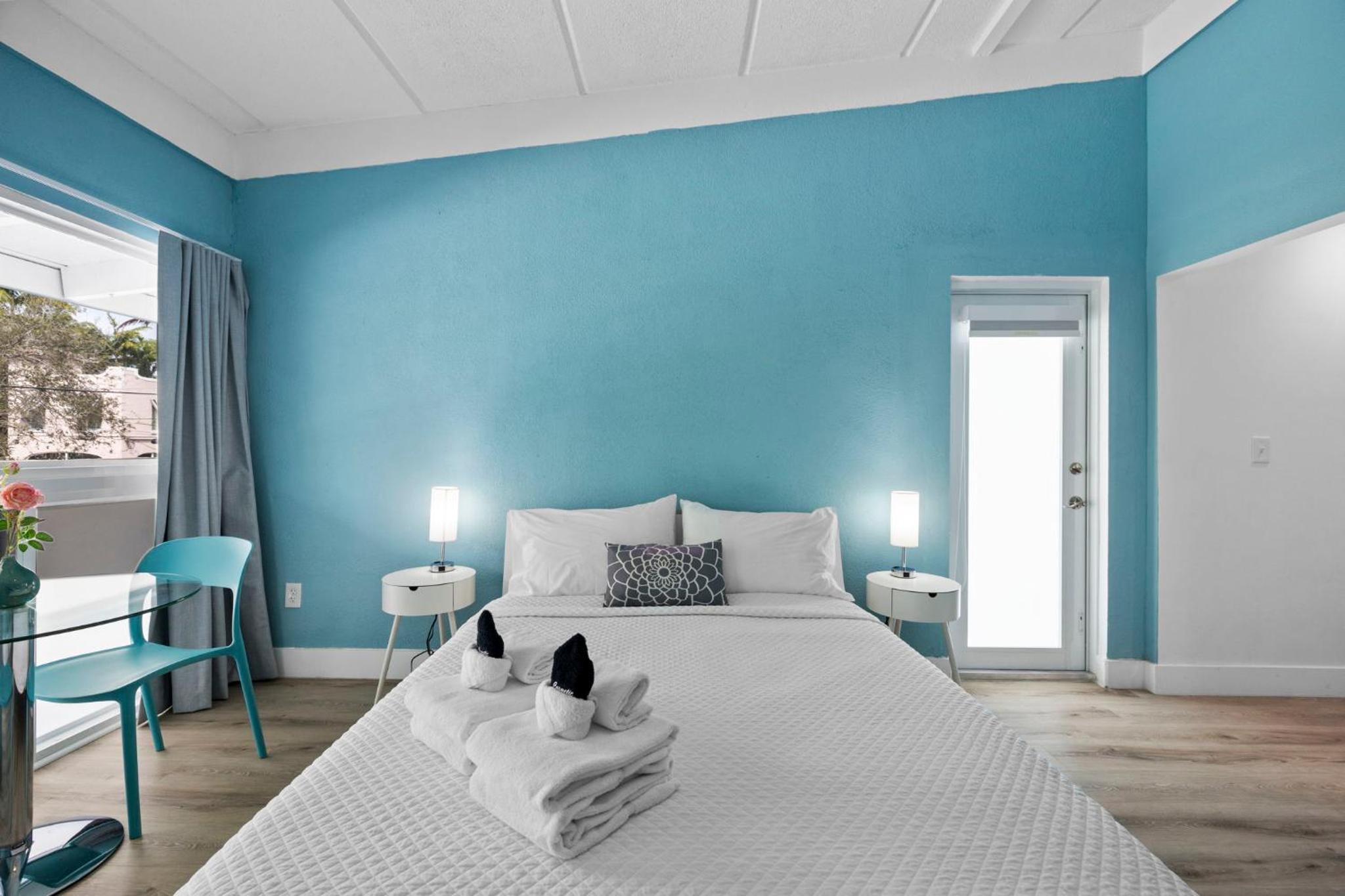 Queen Room with Pool View