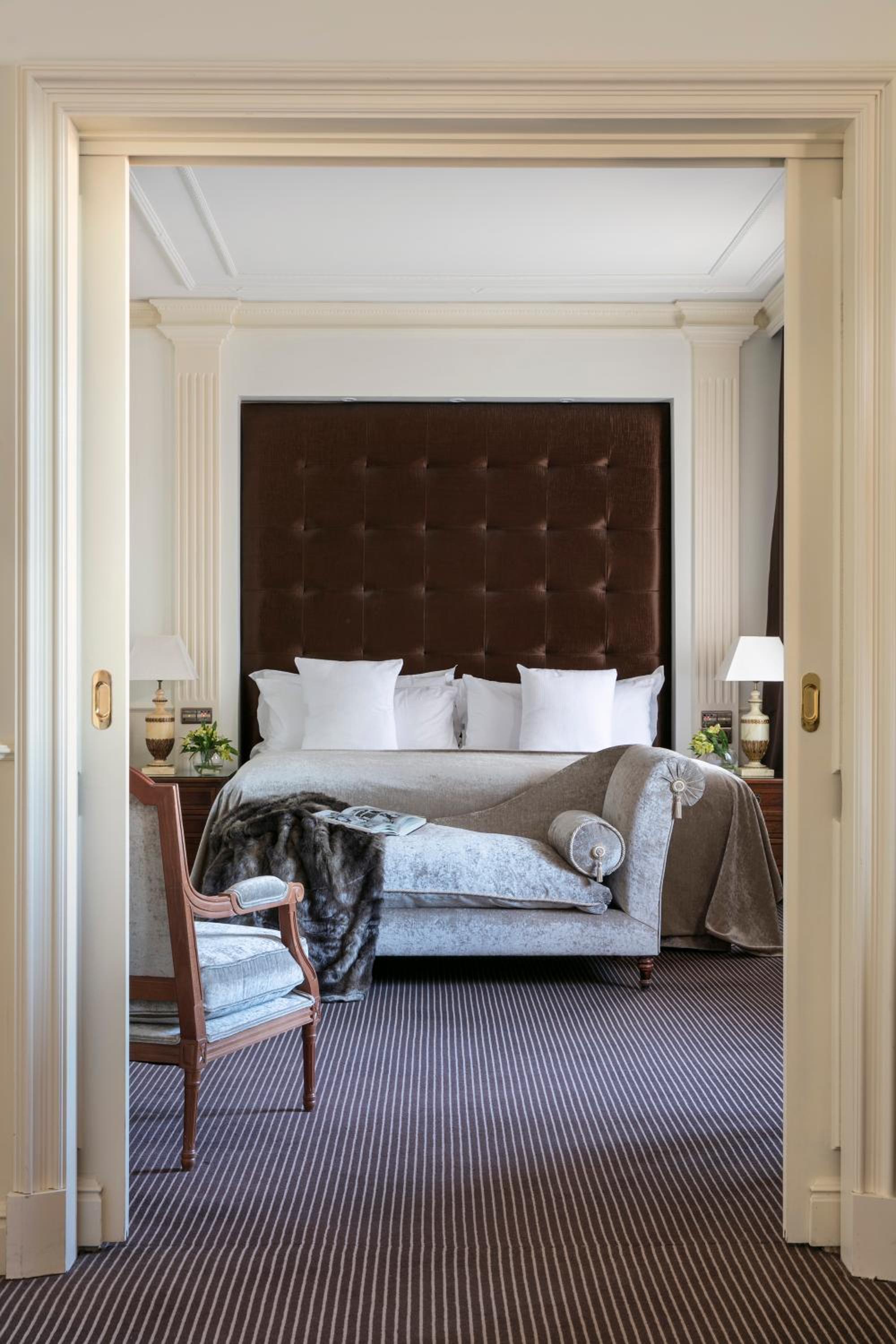 Colon Penthouse Suite Red Level