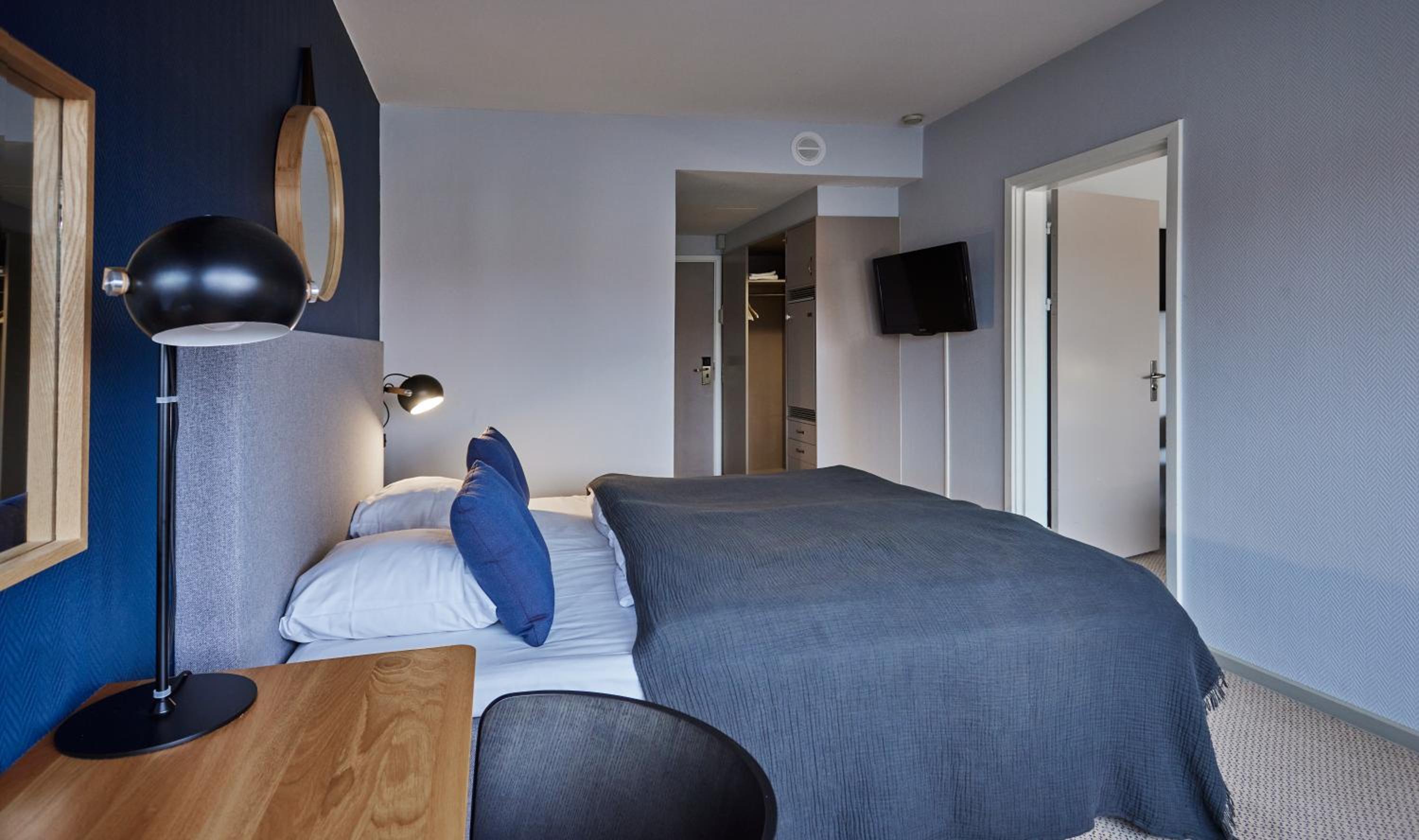 Family Room (2 Adults + 2 Children)