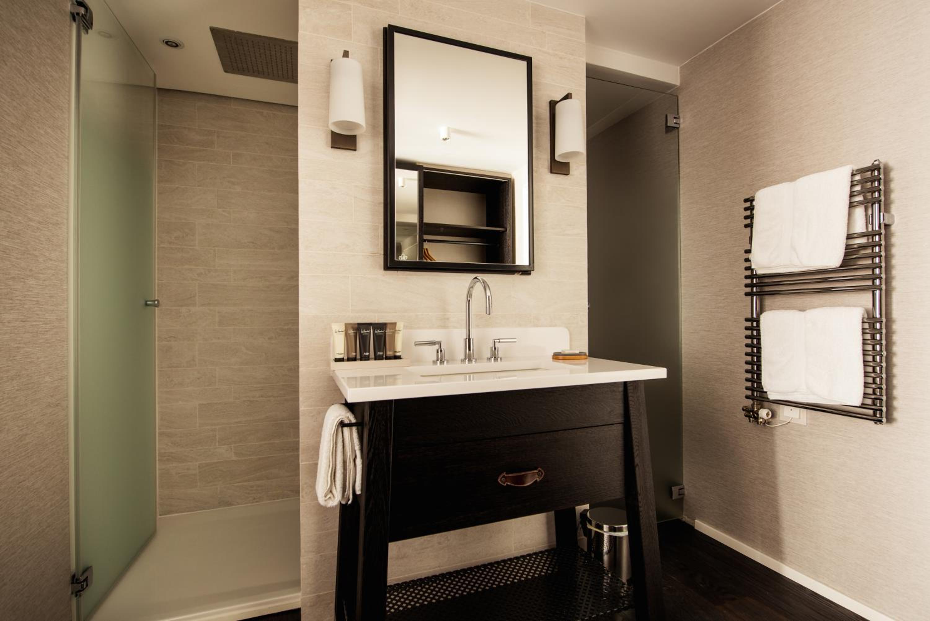 Deluxe Double Room (2 Adults)