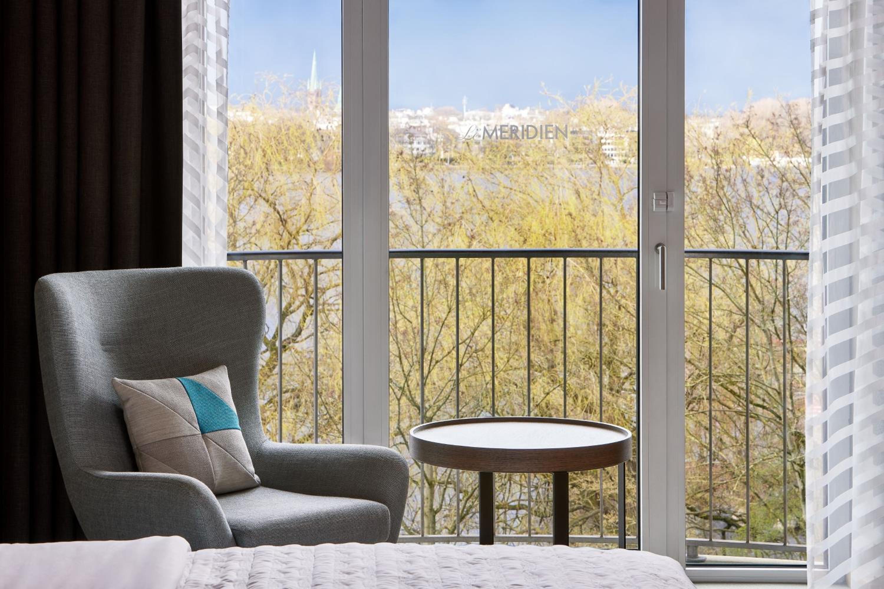 Deluxe Room, partial Alster view