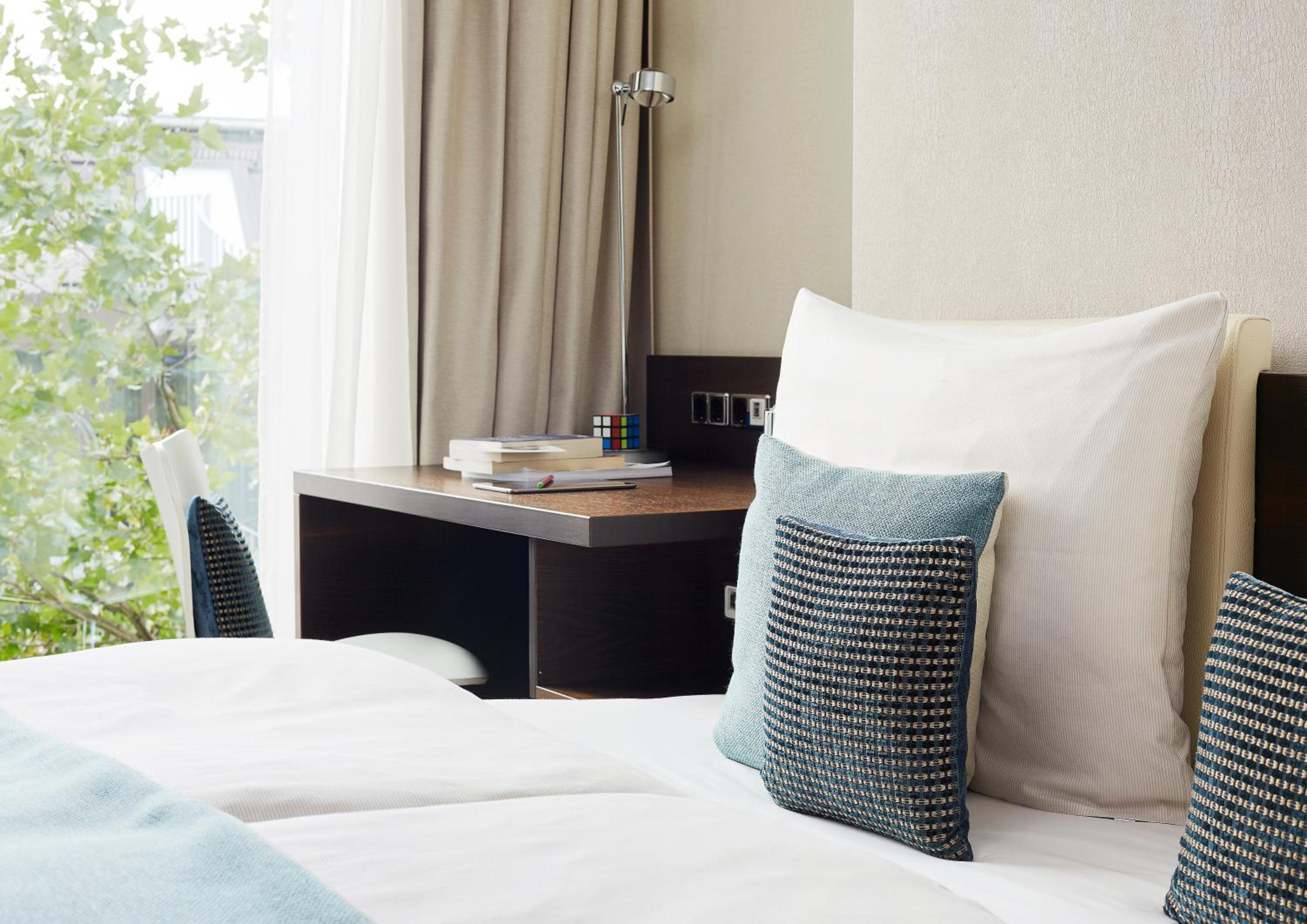 Deluxe Queen Room