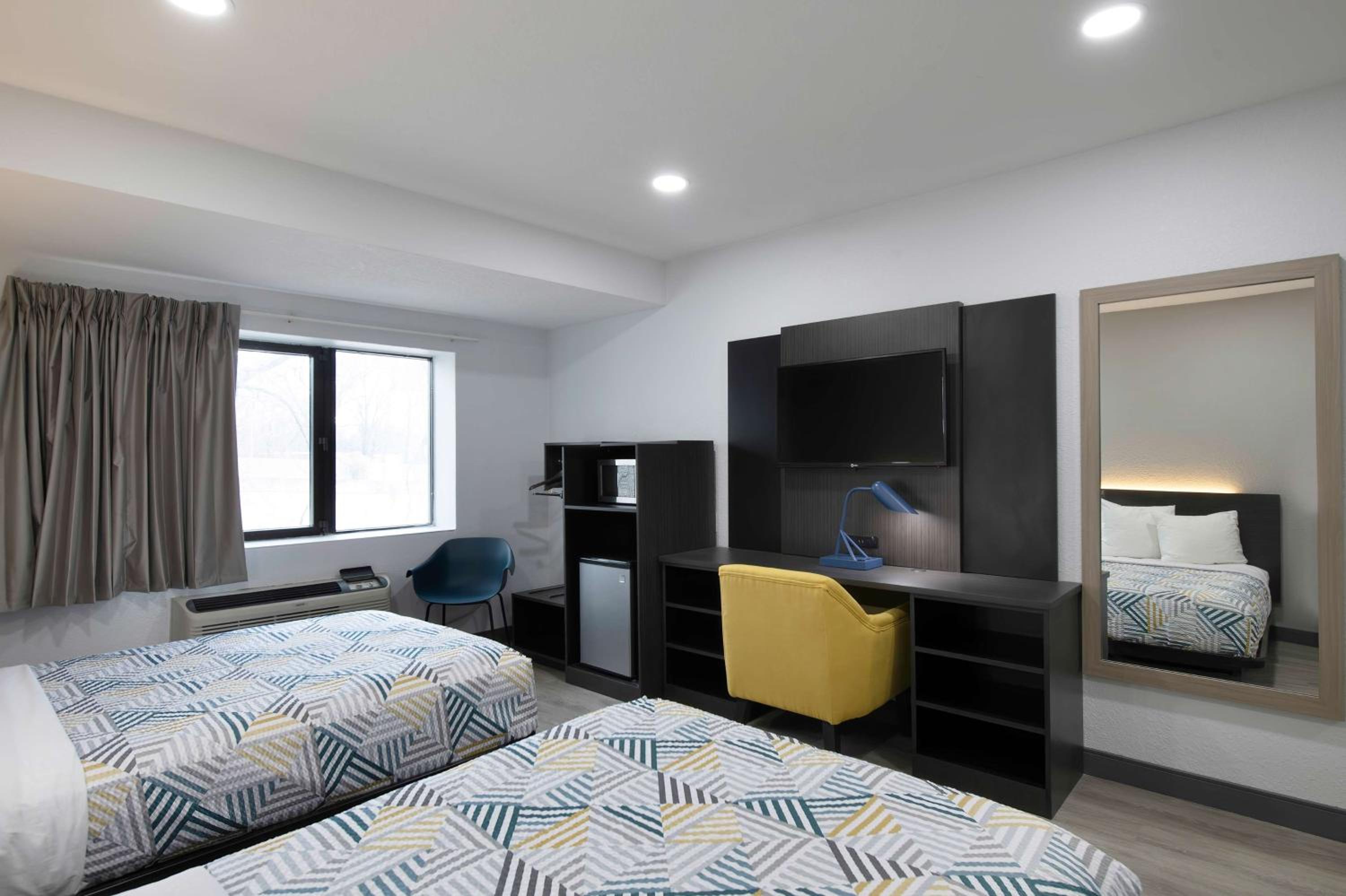 Deluxe Quadruple Room - Non-Smoking