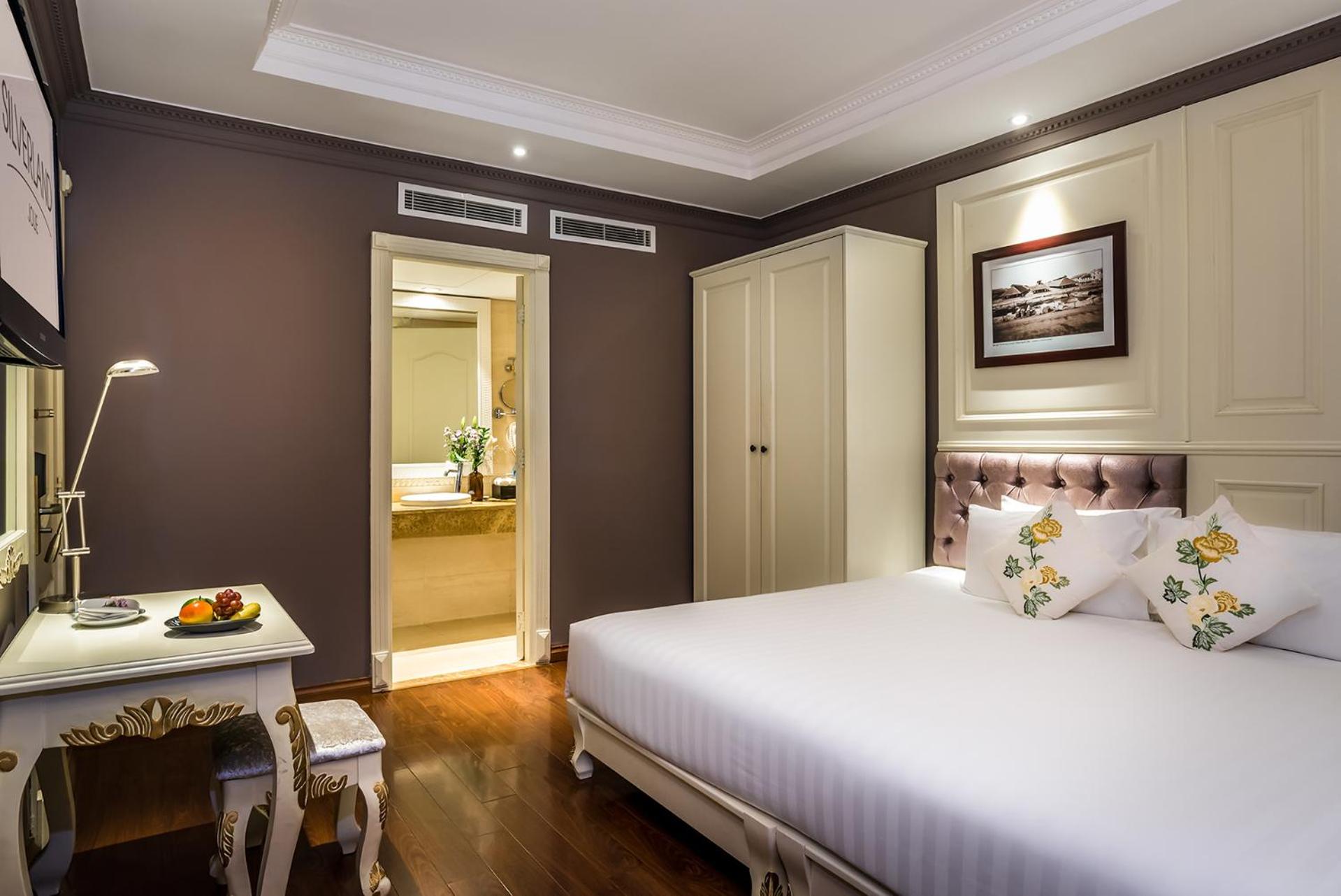 Deluxe Double or Twin (with Afternoon tea) – No Window.