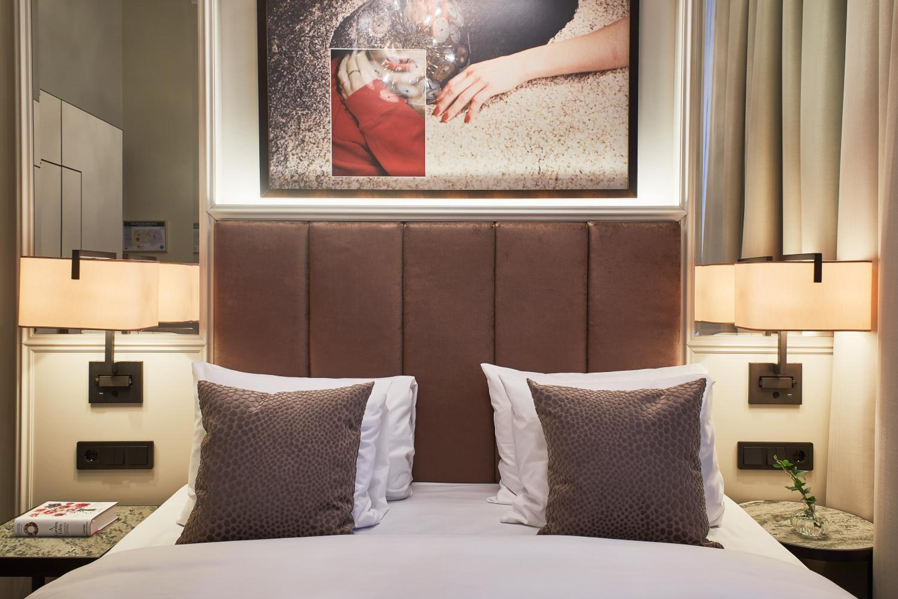 Elegant Essential (55 in bed)