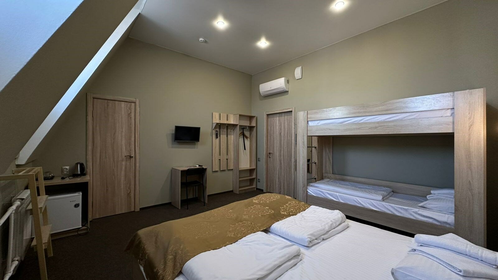 Четырёхместный номер