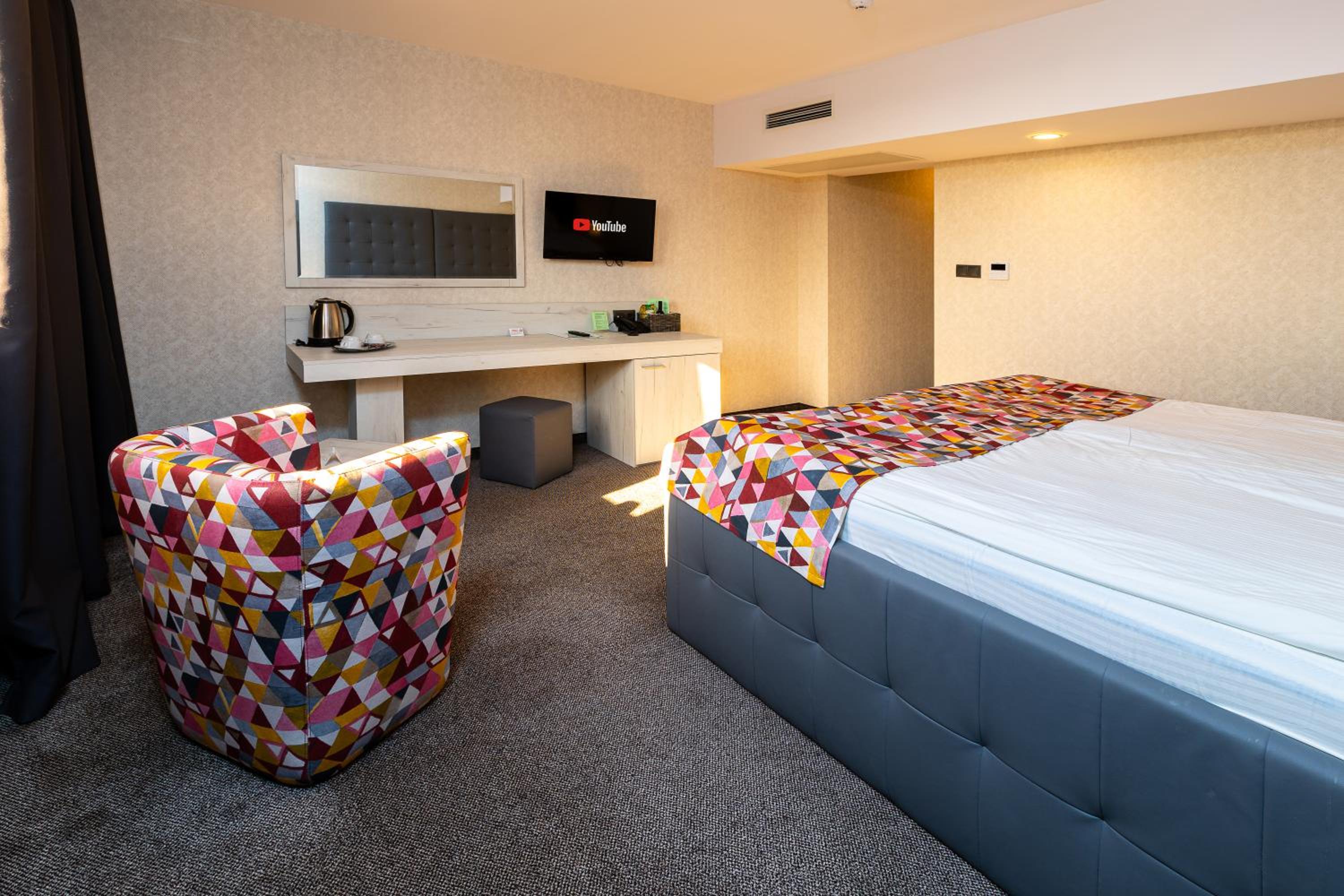 Deluxe Double or Twin Room with River View and Free Parking