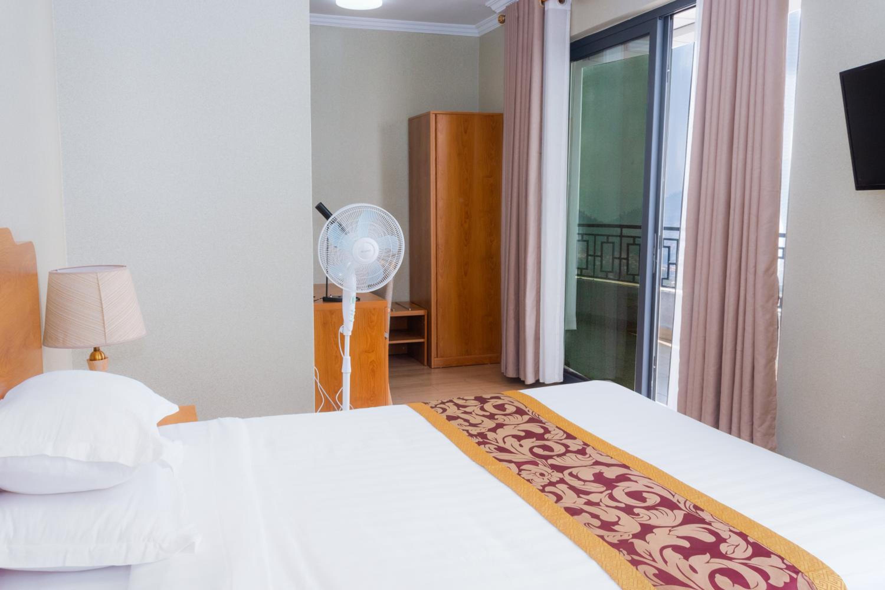 Apartment With Mountain View