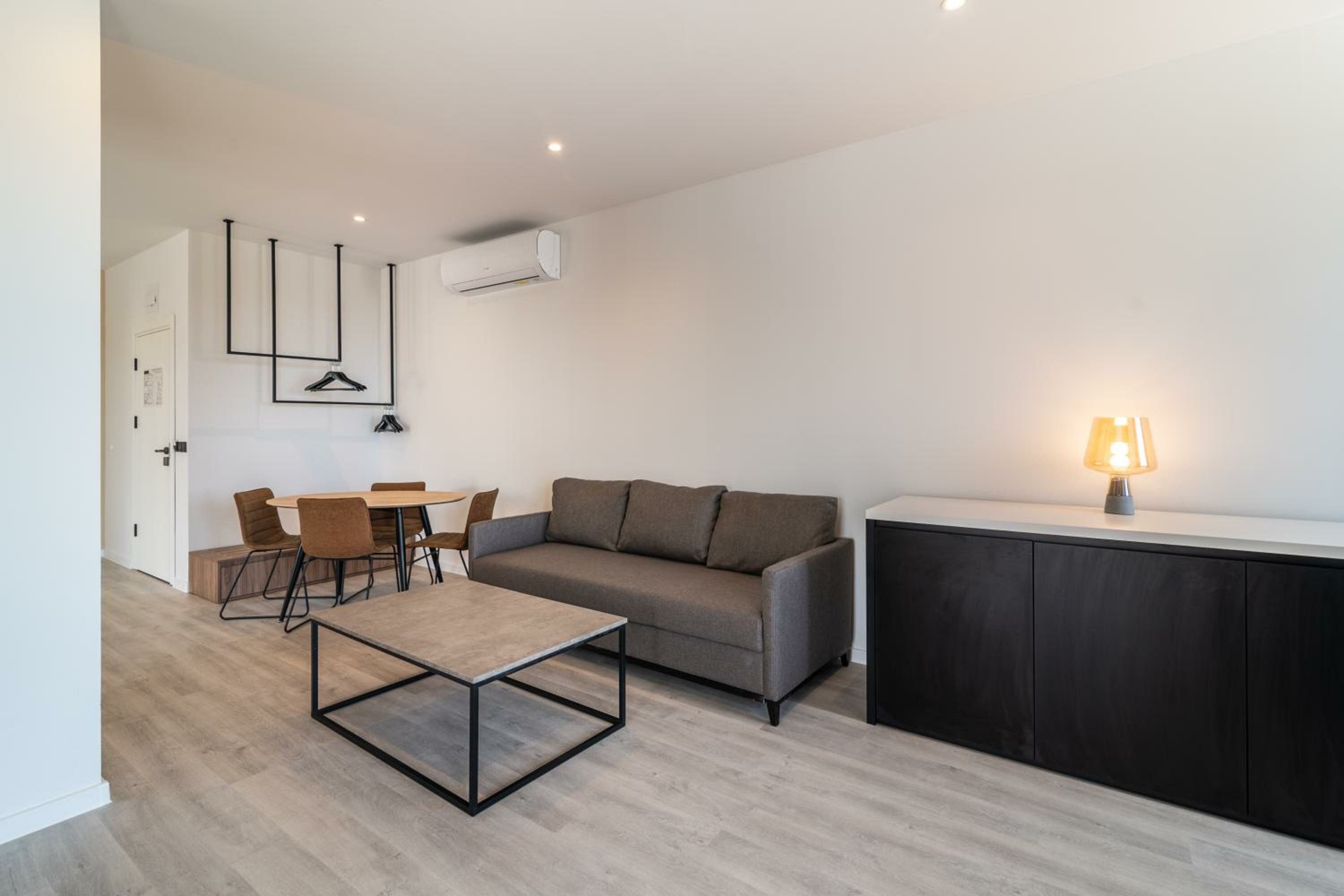 One-Bedroom Apartment