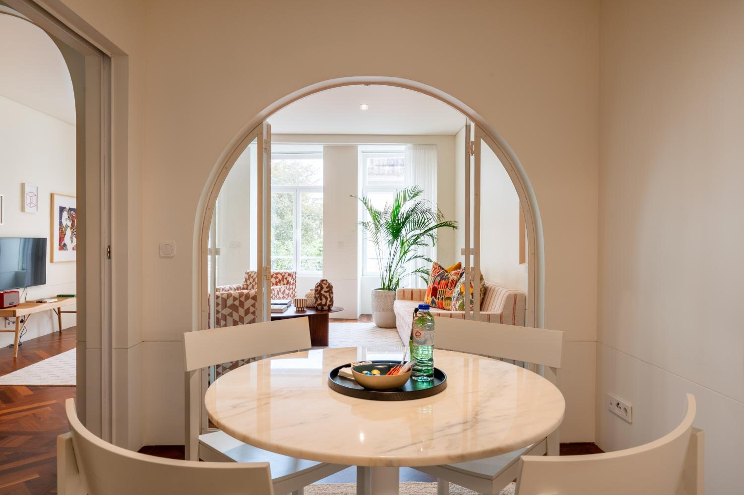 Deluxe Two-bedroom Apartment with City View