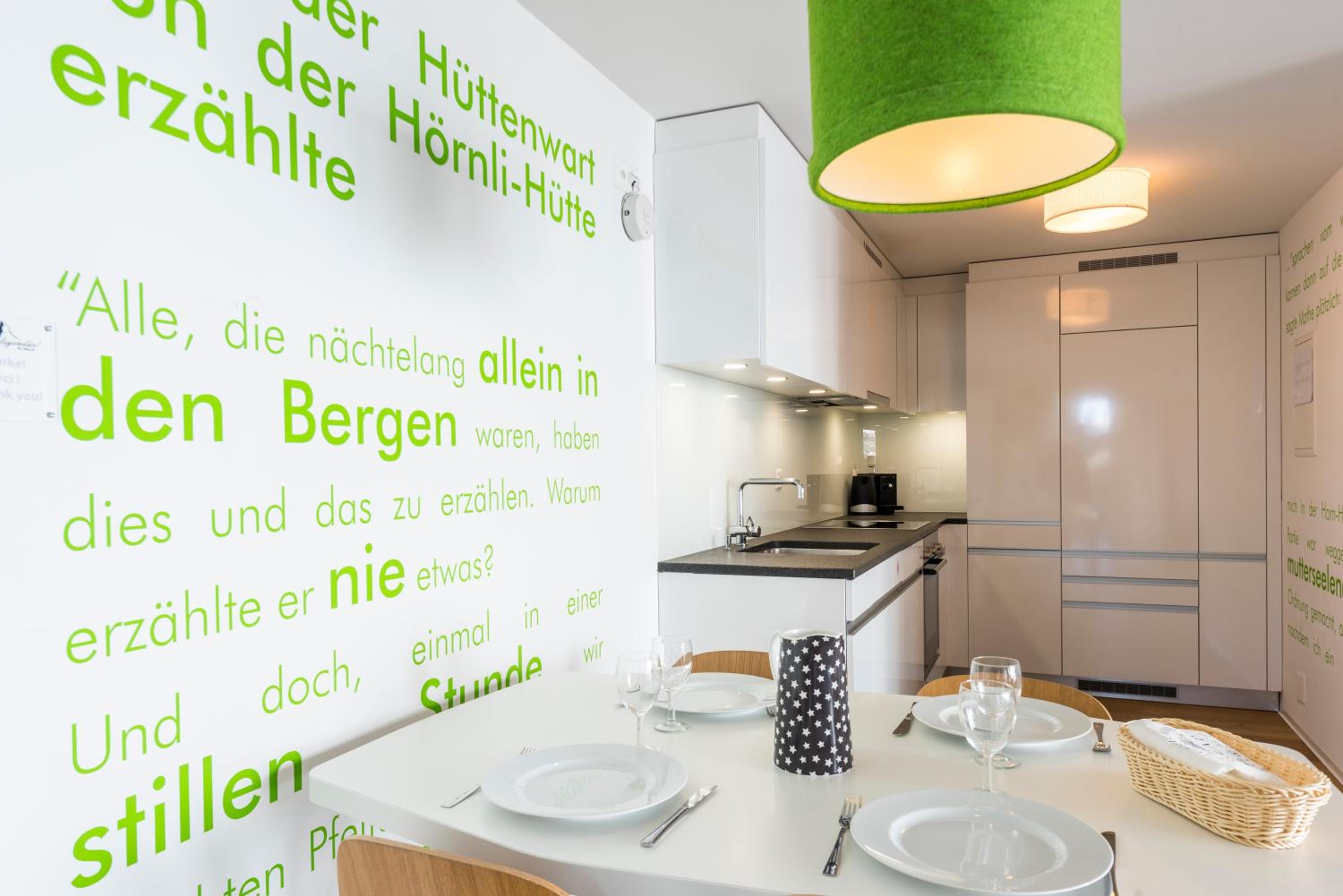 Apartment with Matterhorn view and balcony: 217 ft²/710 ft²