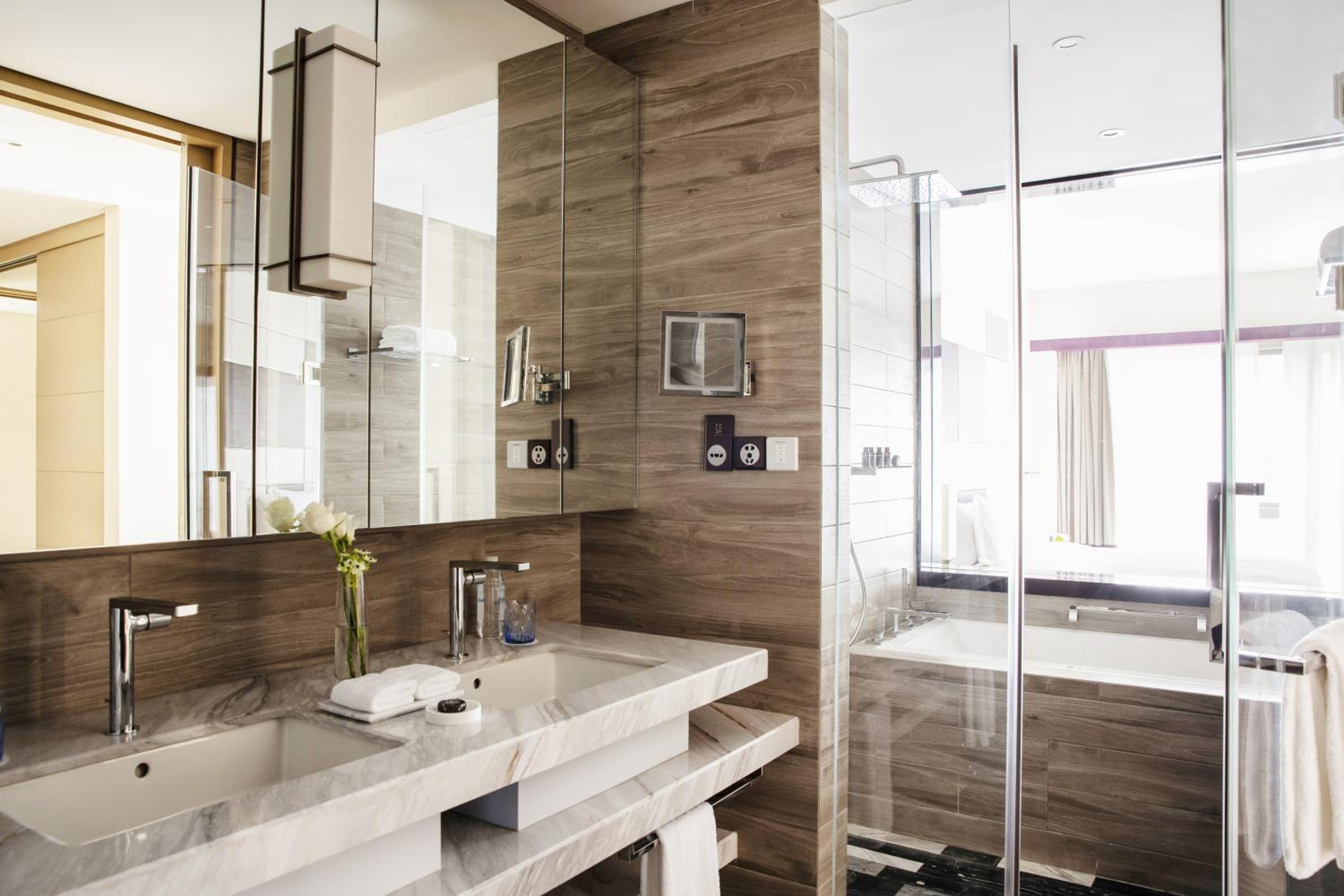Two Bedroom Deluxe Residence Contemporary