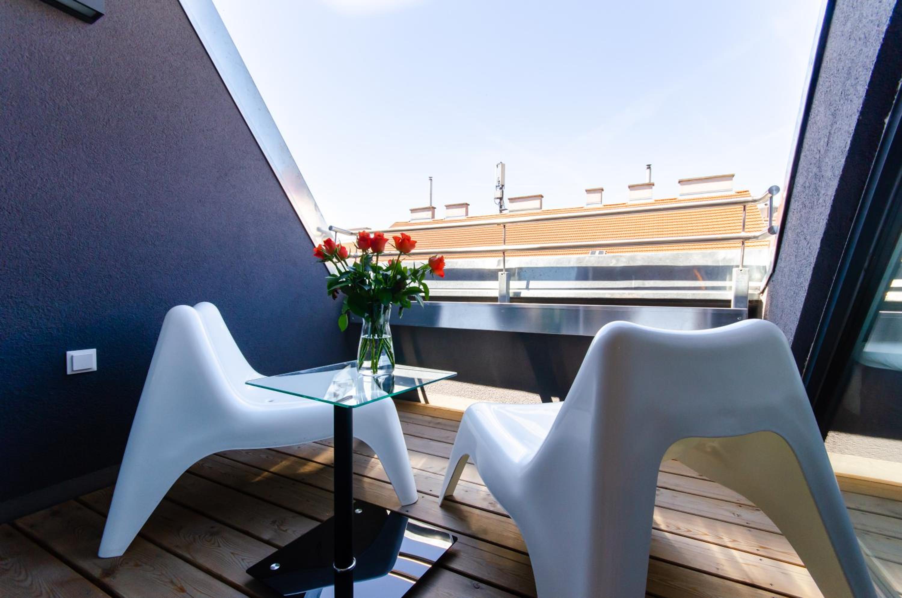 Deluxe One-Bedroom Apartment with Terrace