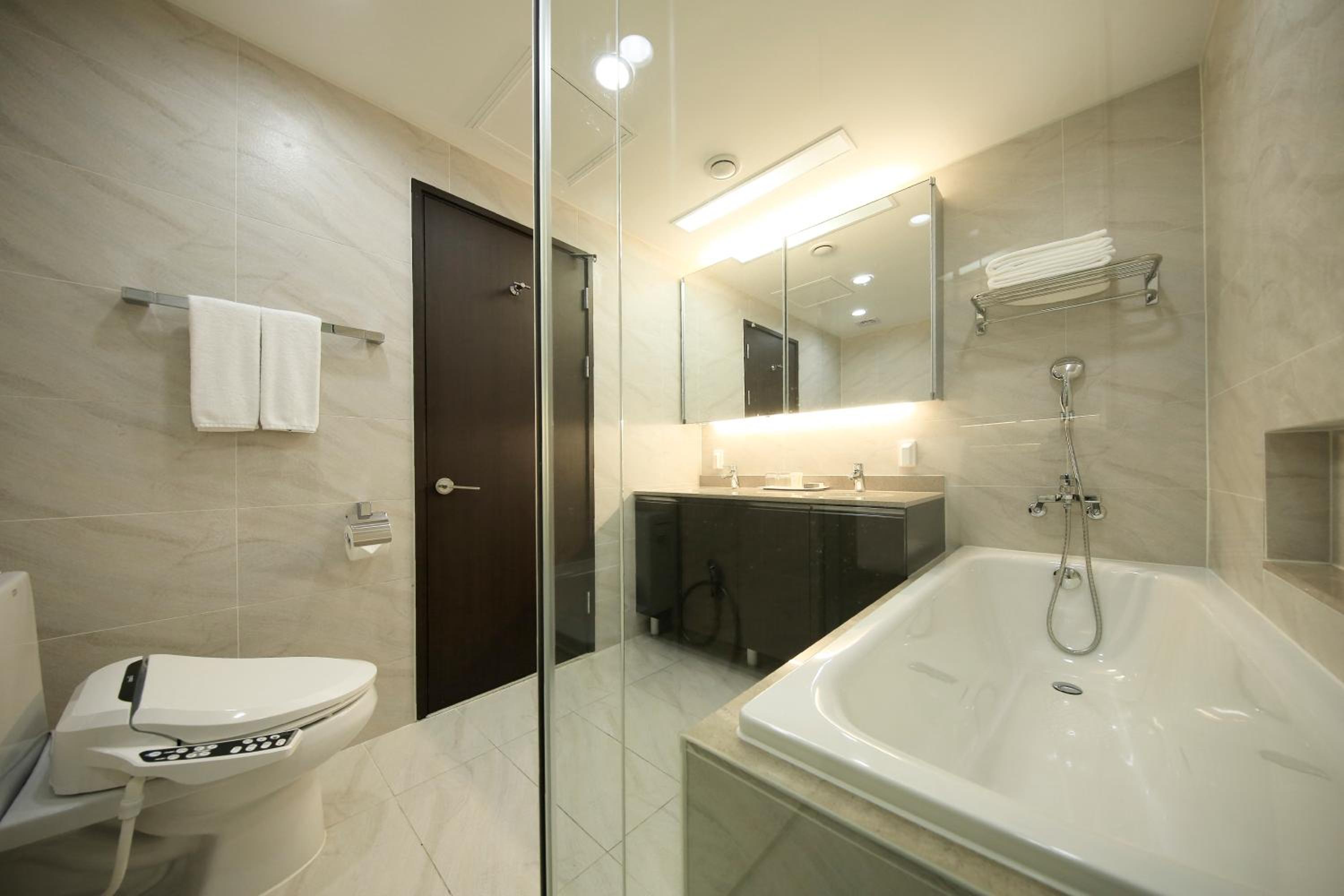 No House Keeping Service - Three-Bedroom Deluxe Apartment (4 Adults)