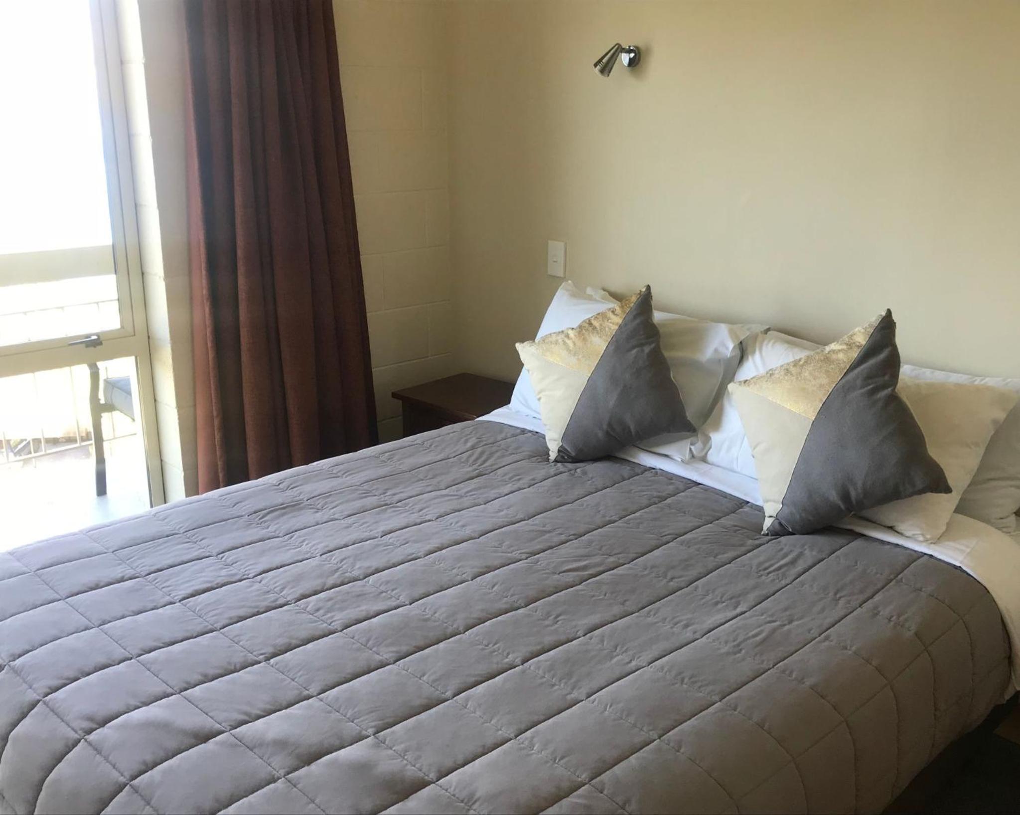 Lakeview Two bedroom studio with Kitchenette