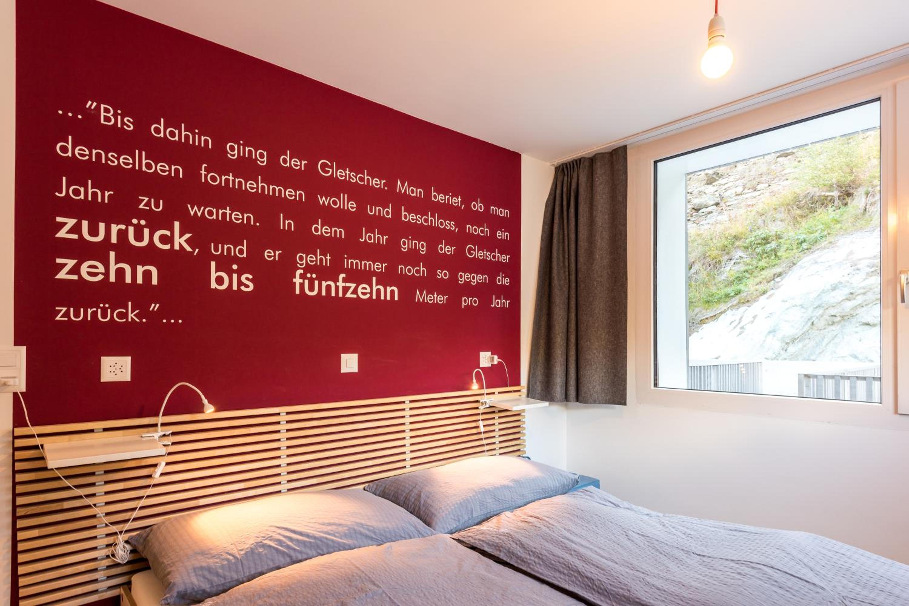 Apartment with Matterhorn view and balcony: 436 ft²/1432 ft²