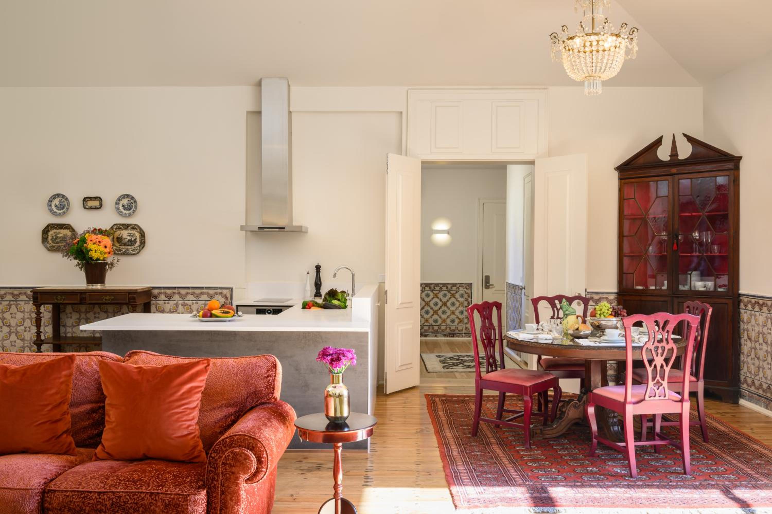 Deluxe One-Bedroom Apartment