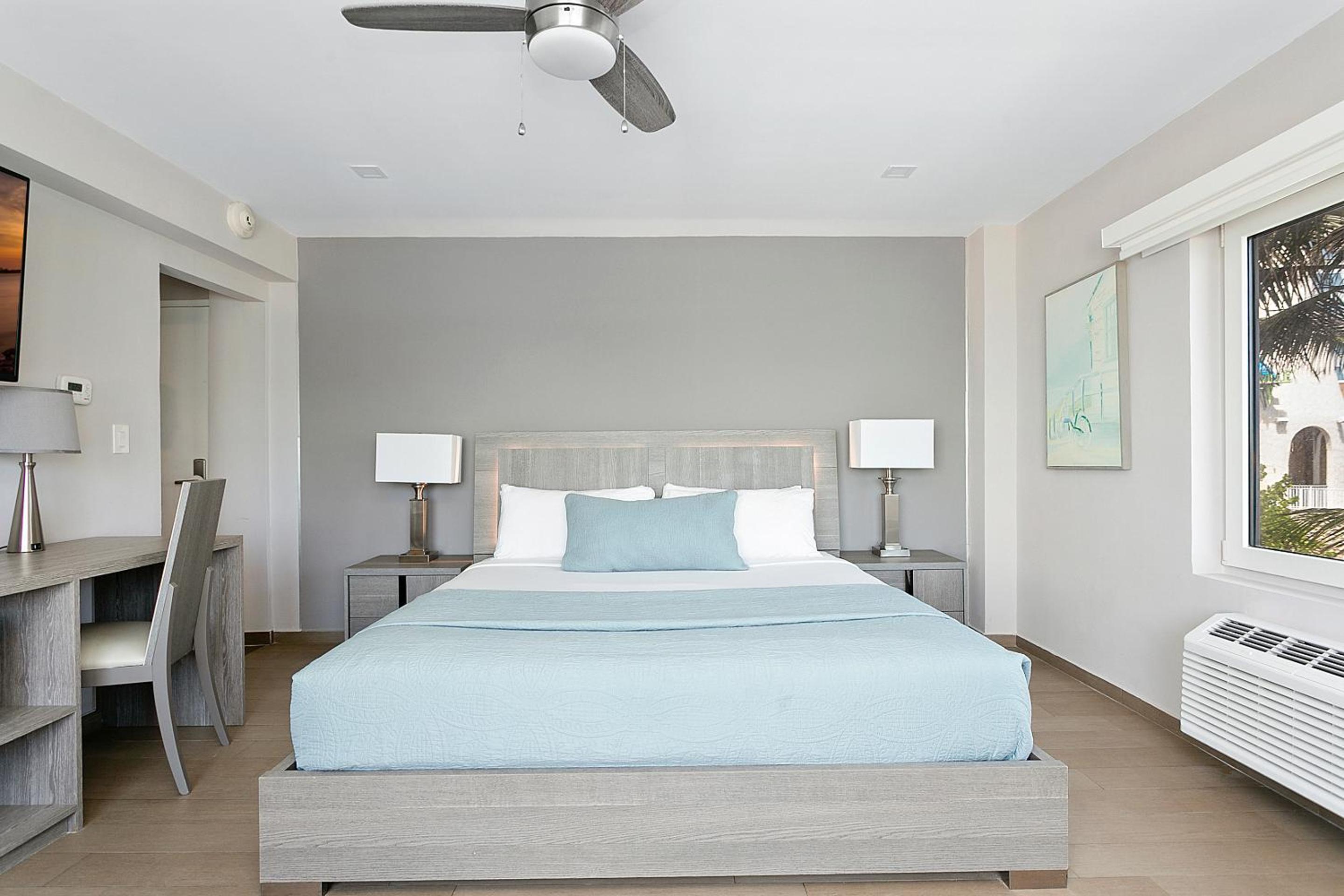 Ocean Front Deluxe Room with King Bed