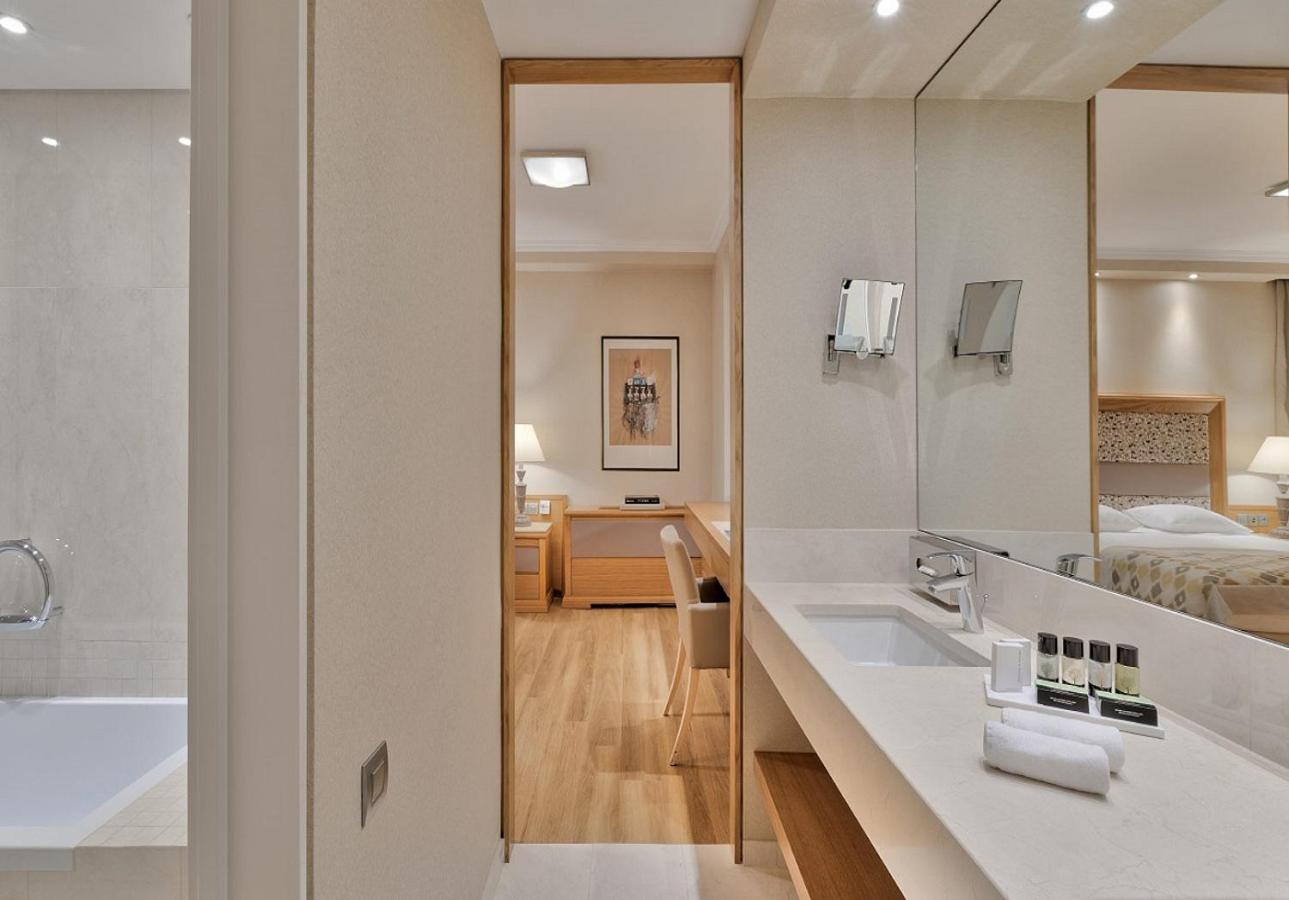 Family Room (2 Adults + 2 Children)