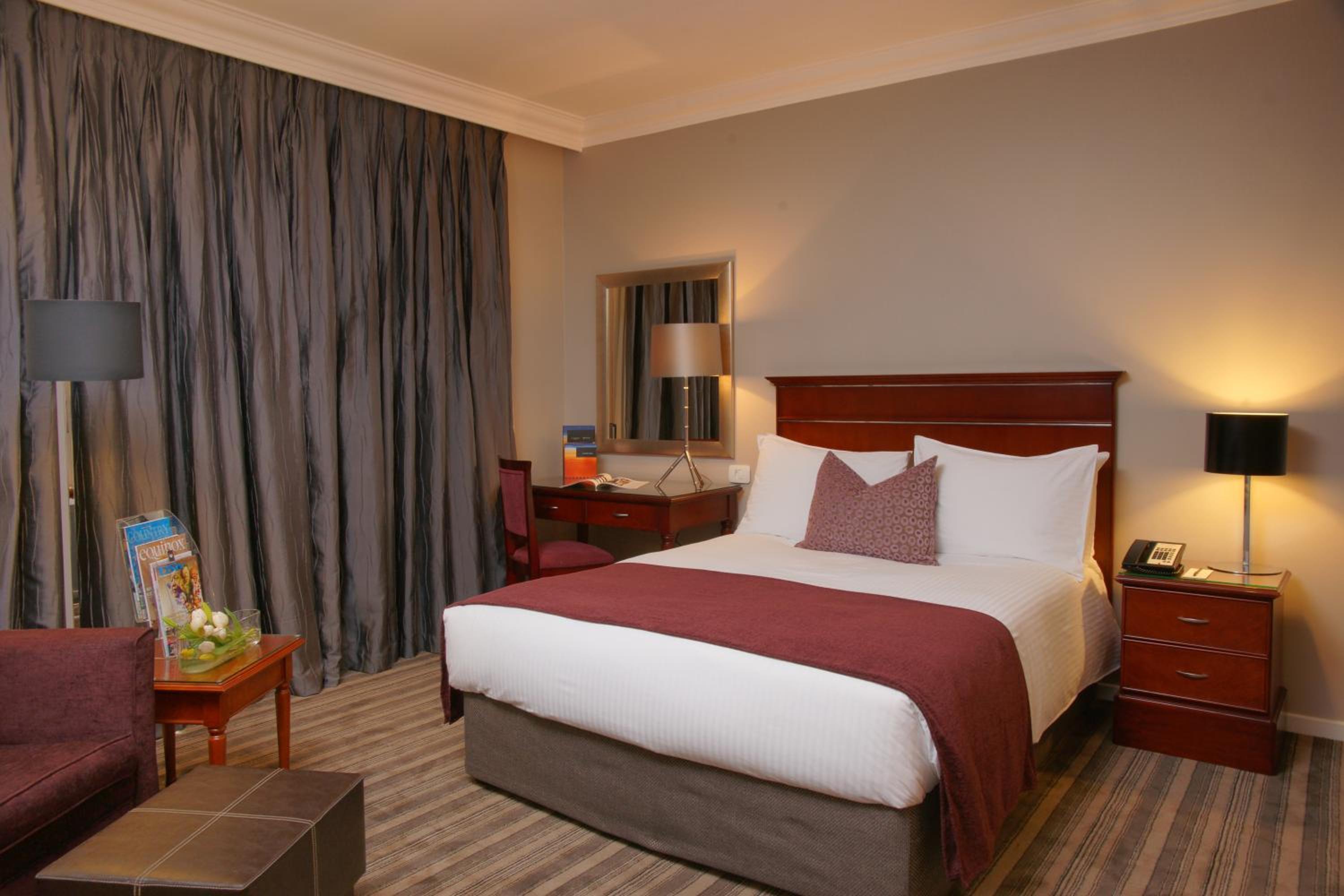 Superior Queen Non-Smoking