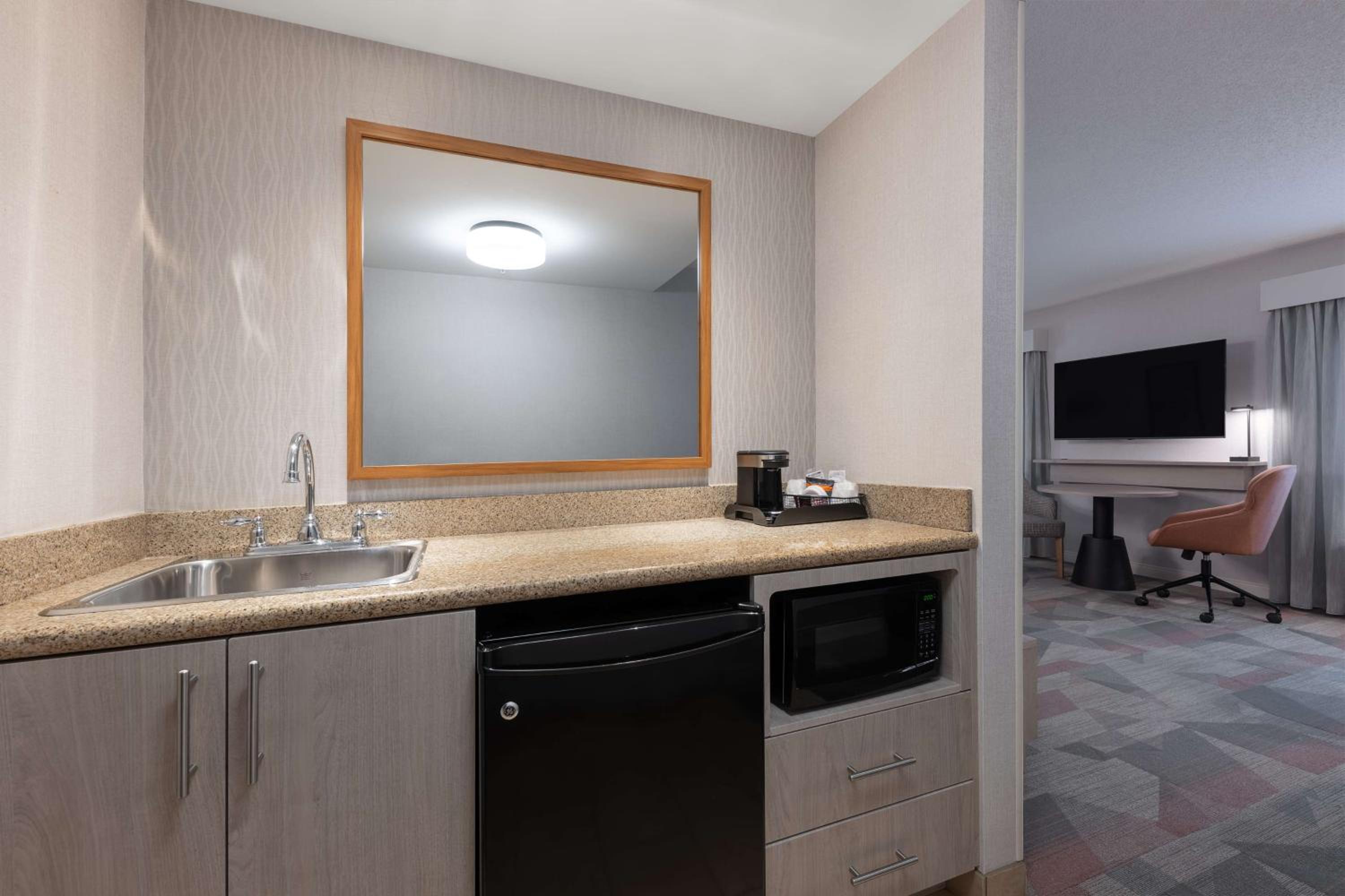 King Studio Suite - Non-Smoking