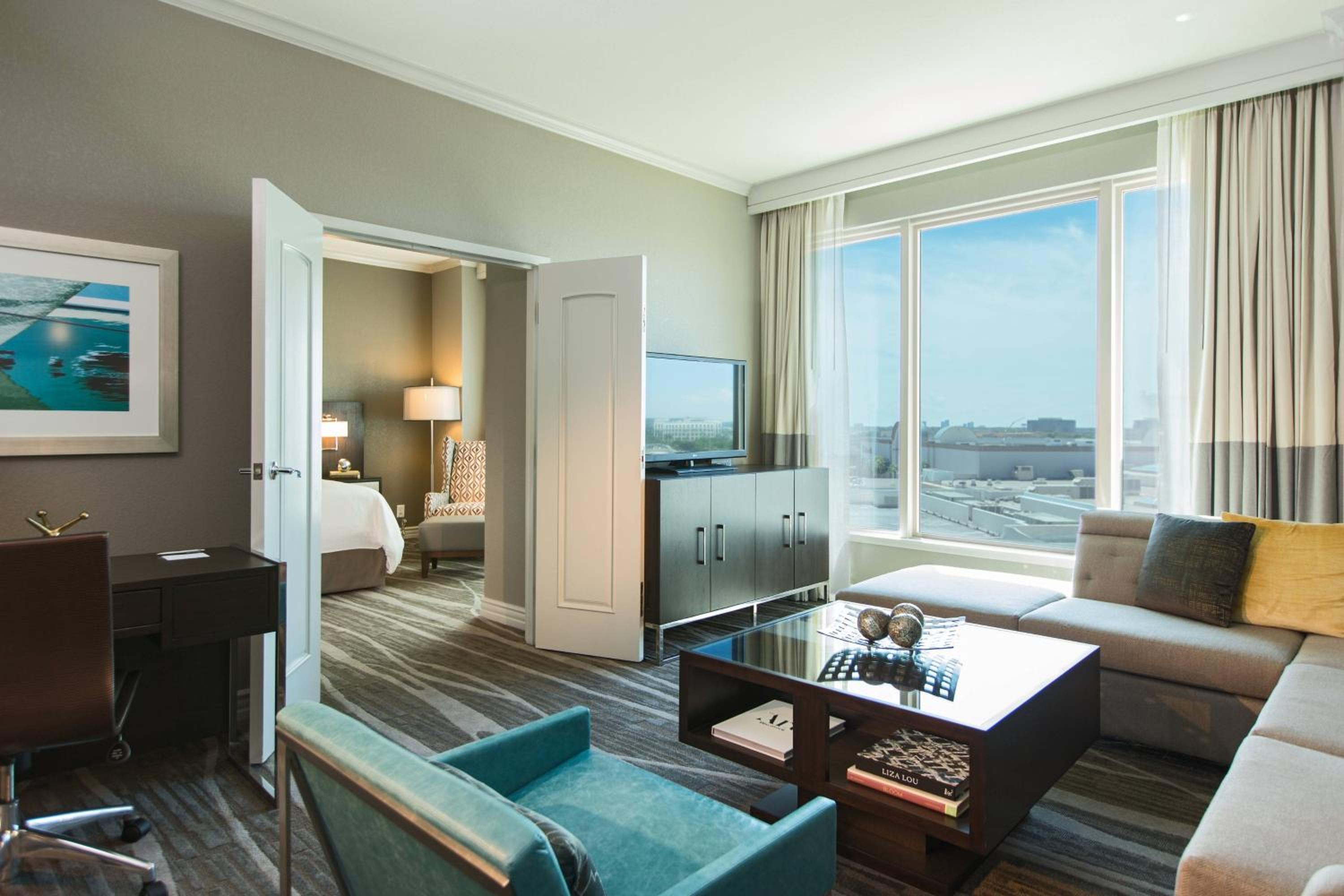 Executive Suite - One Bedroom King with Sofa