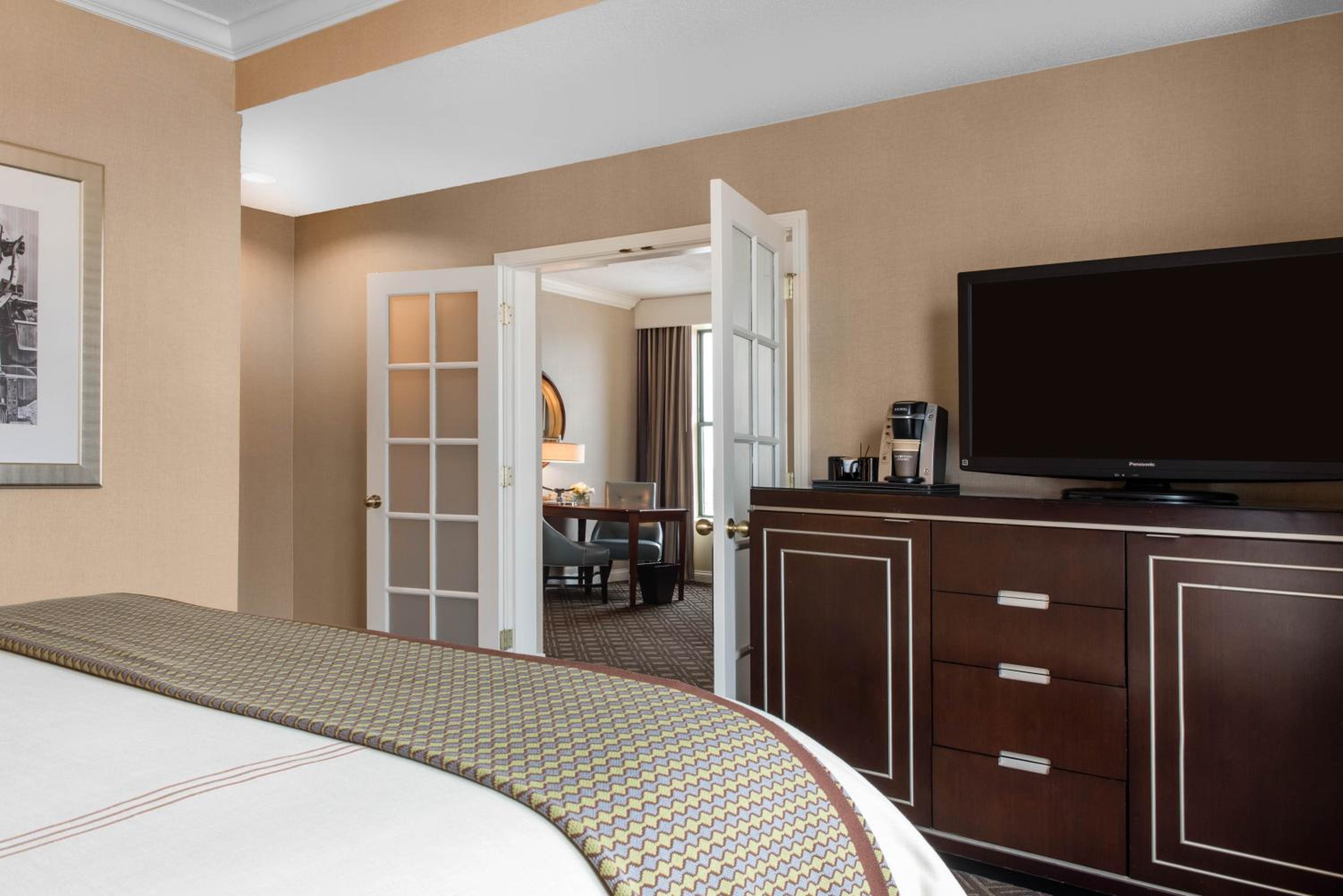 Severin Suite - 1 King Bed