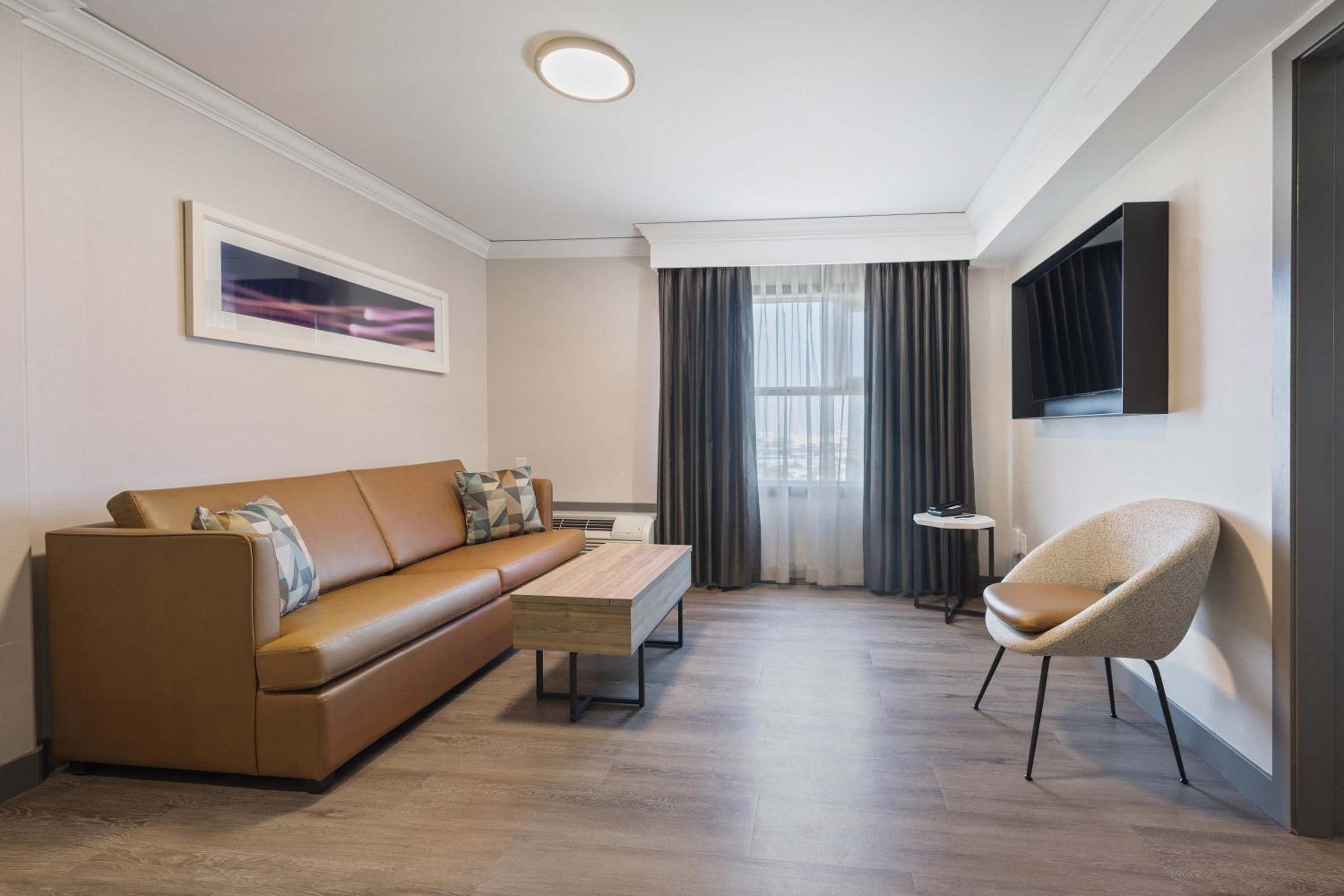 Penthouse Suite, 1 King Bed, Sofa Bed, Kitchen