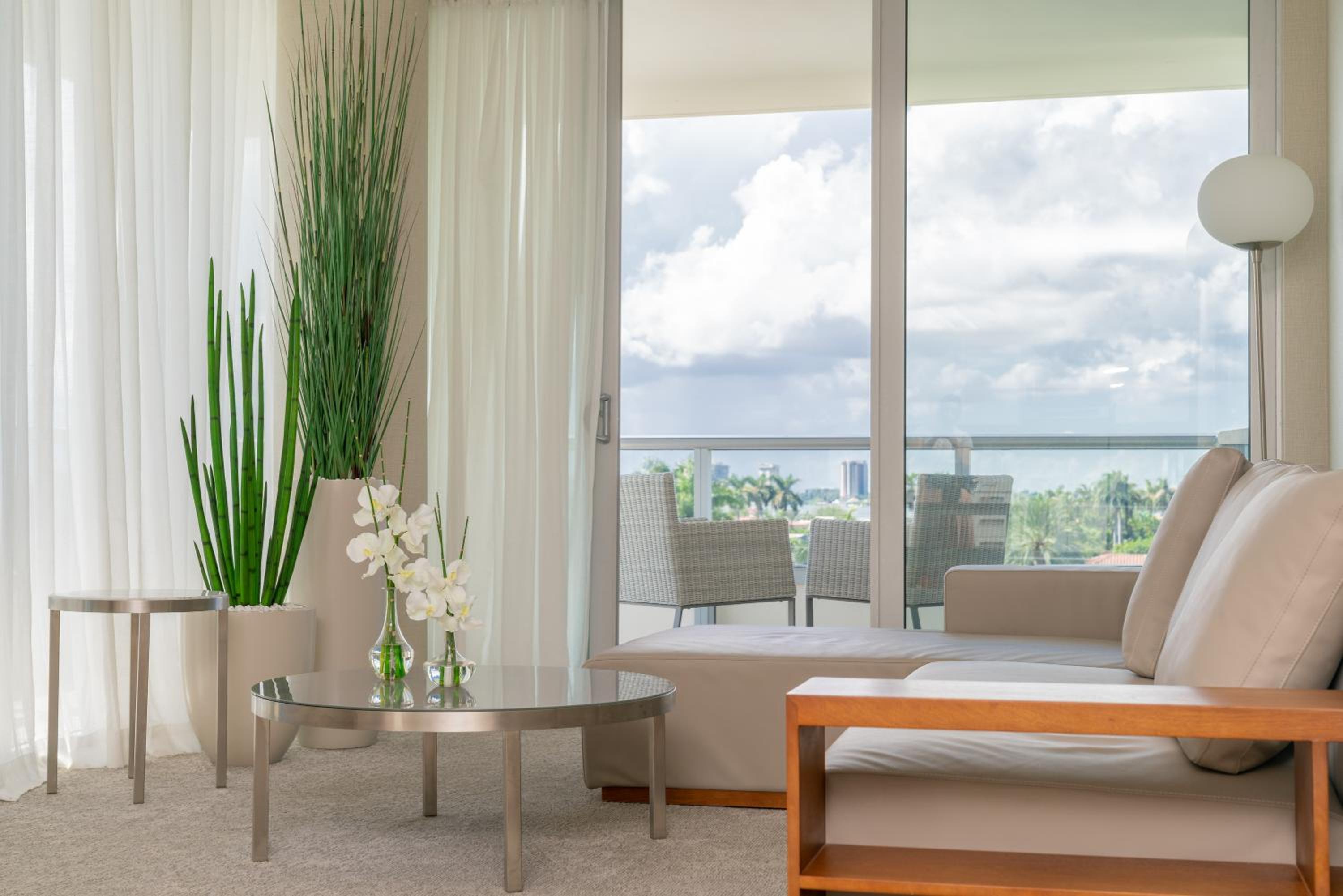 Grand Deluxe Corner One Bedroom King Suite with Balcony