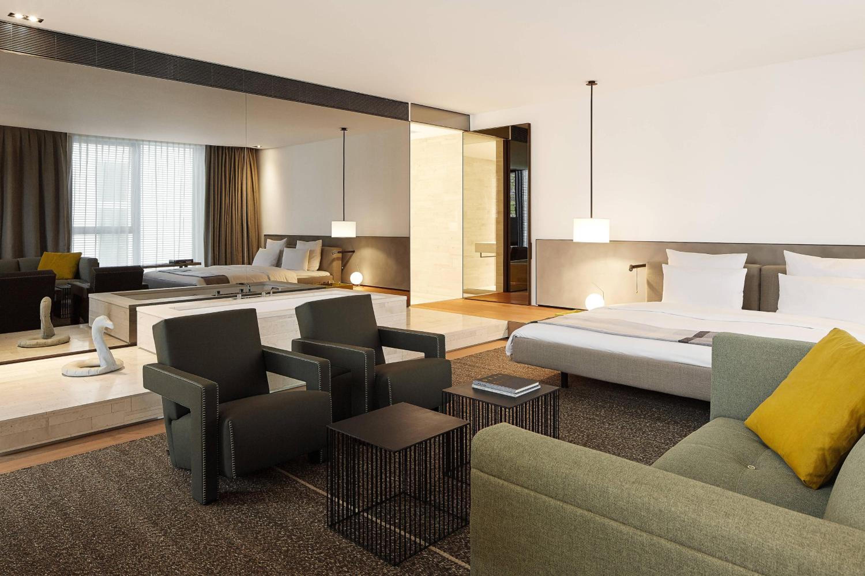 Superior Suite, 1 Bedroom Suite, 1 King, Corner room