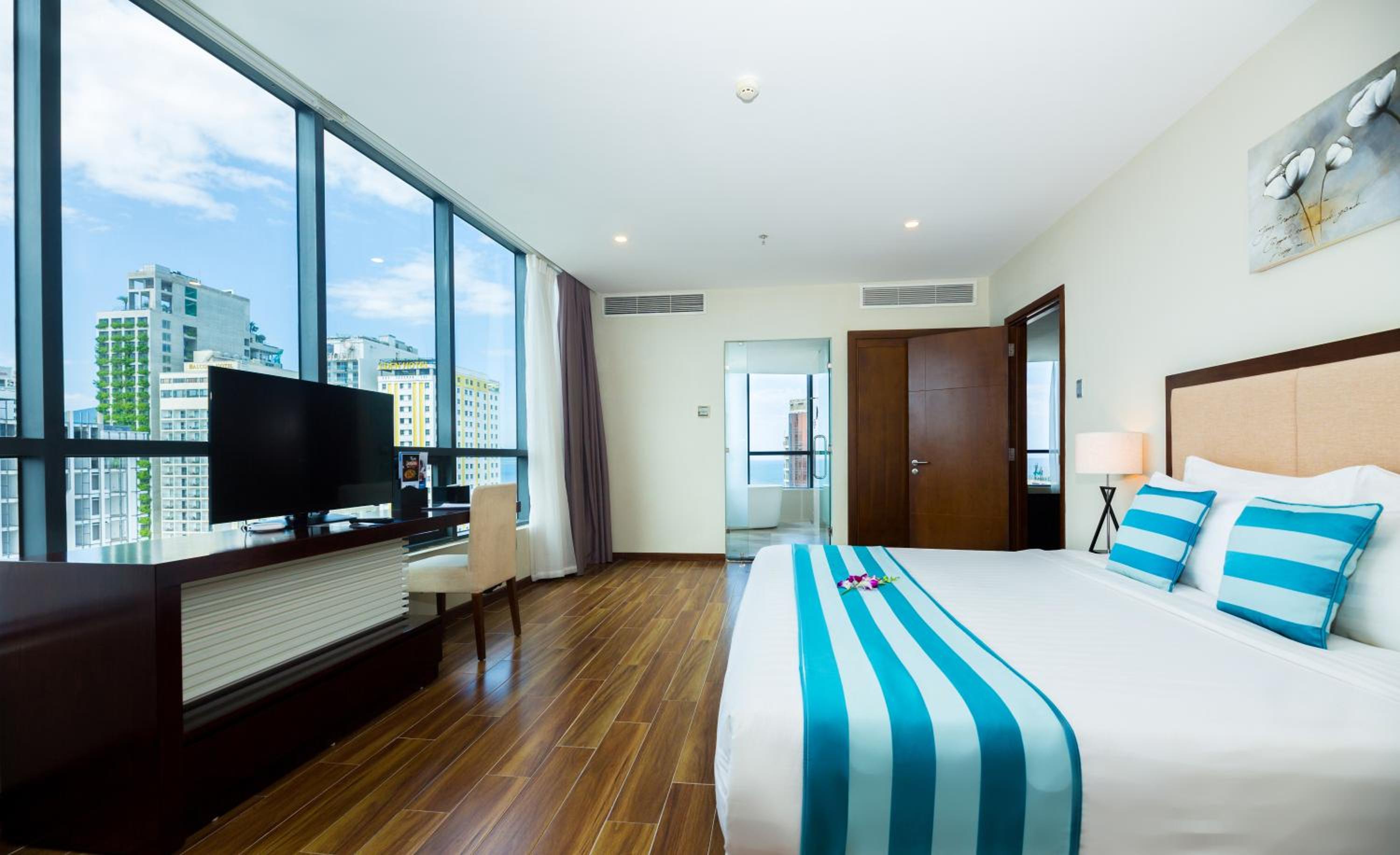 Junior Suite with Sea View - One Bedroom