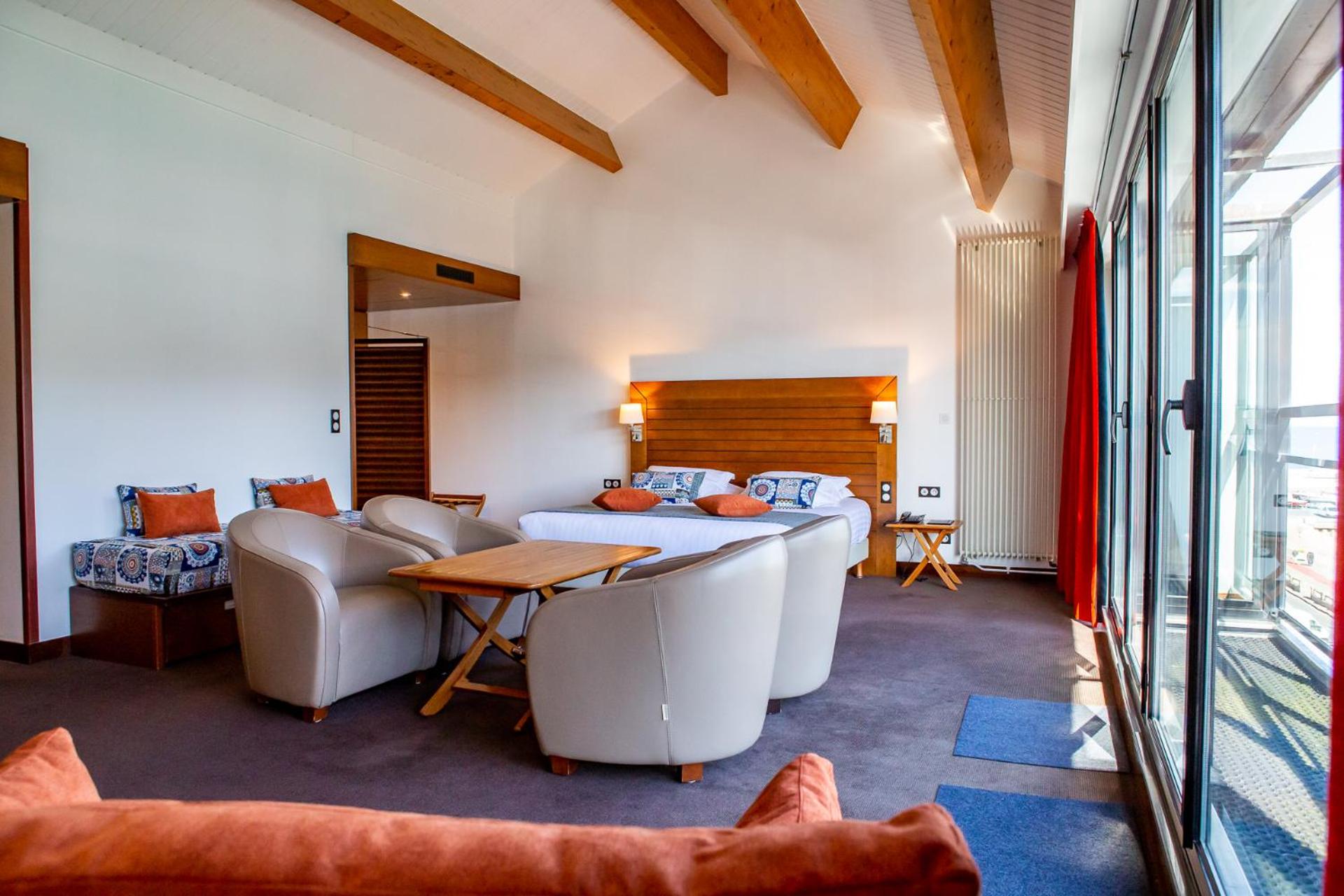 Deluxe Suite with Sea View