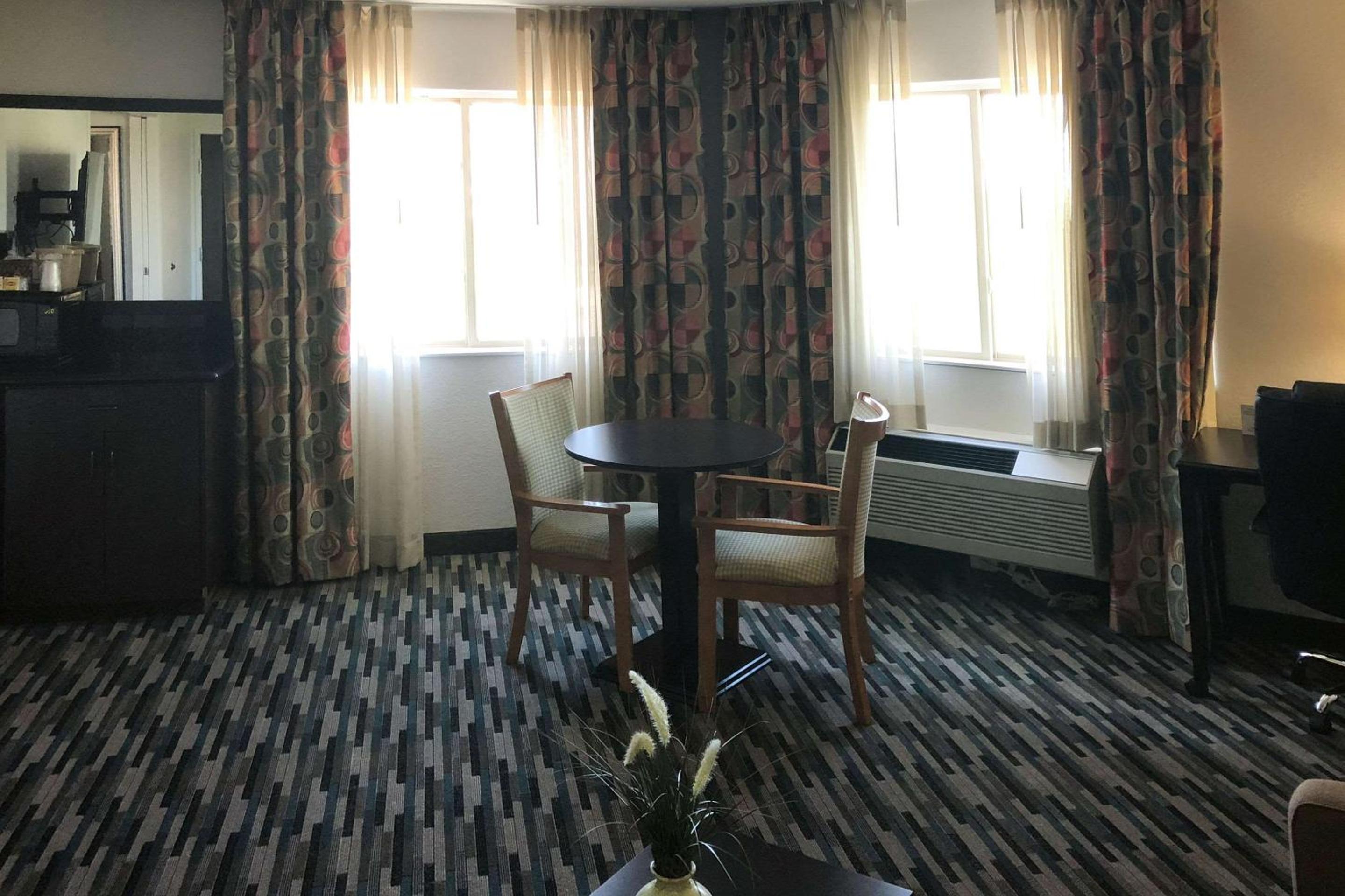 Suite with Two Queen Beds - Non-Smoking