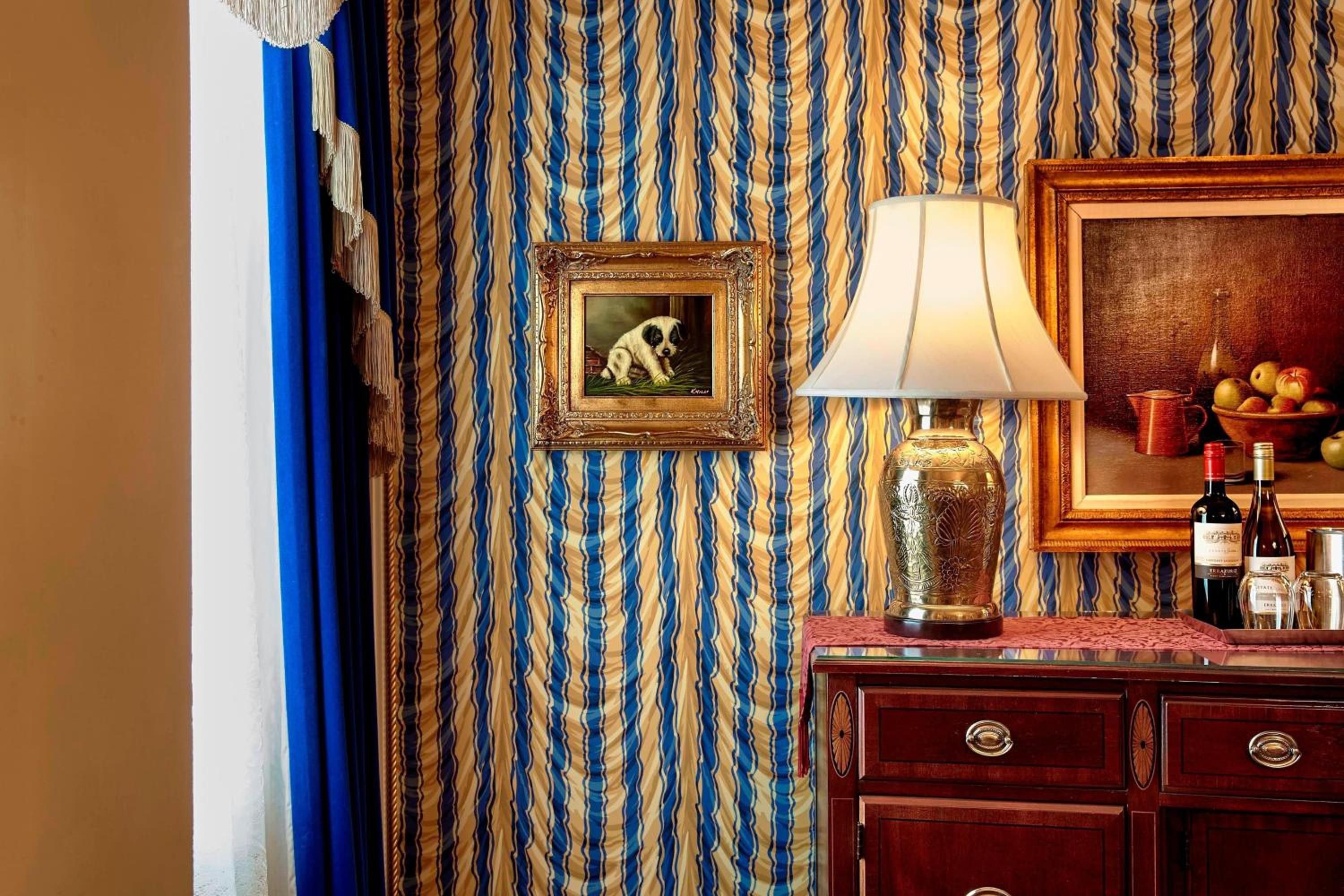 Royal Suite, 1 Bedroom Larger Suite, 1 King, Corner room