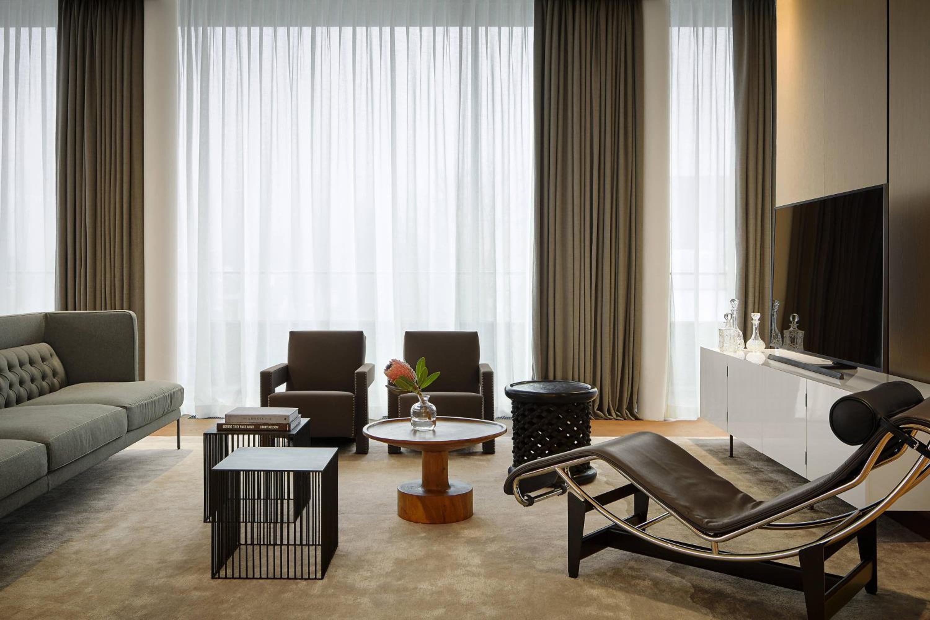 Master Suite, 1 Bedroom Suite, 1 King, Corner room, Balcony