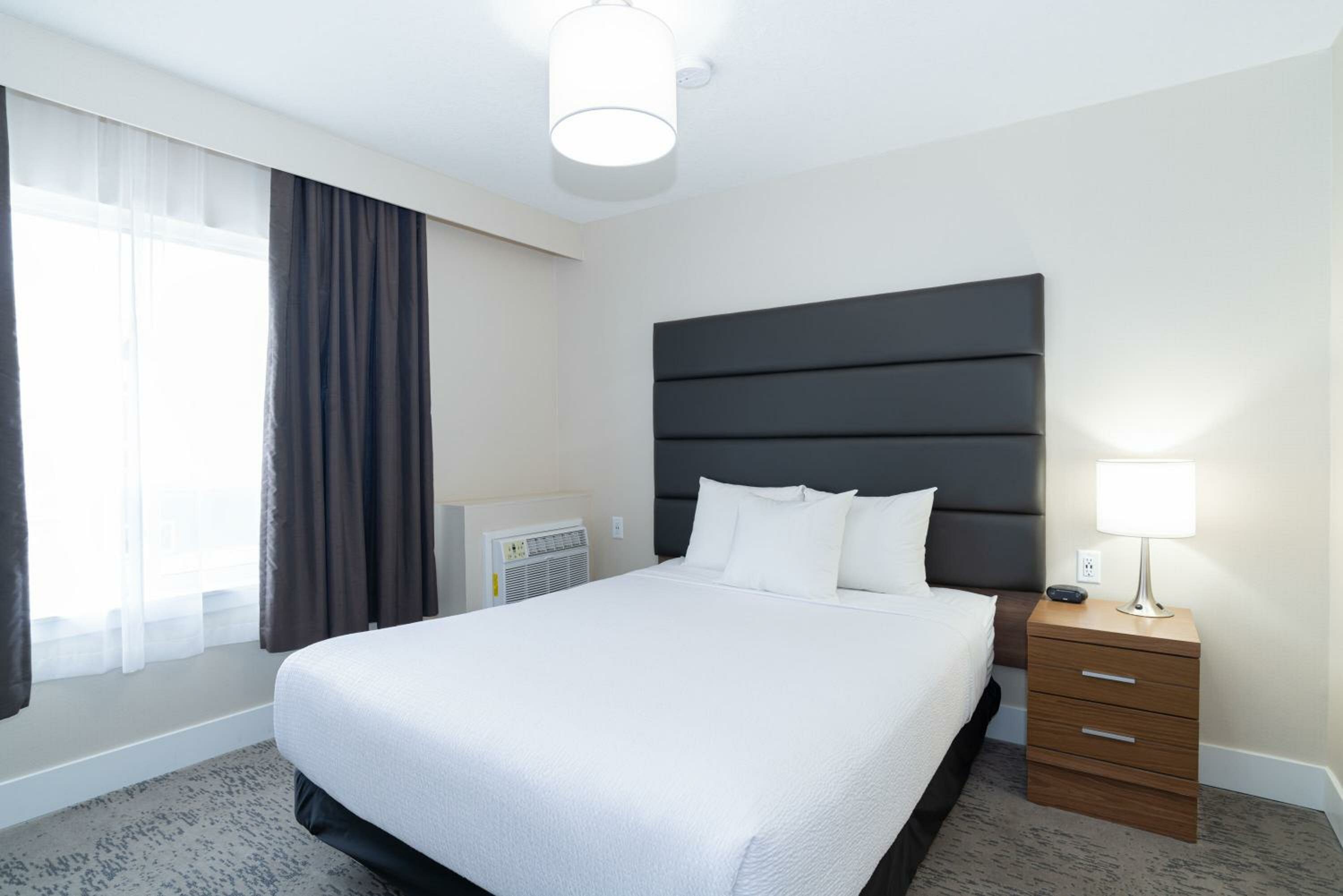 Grand Suite, 1 Queen Bed, Sofa Bed, Kitchenette