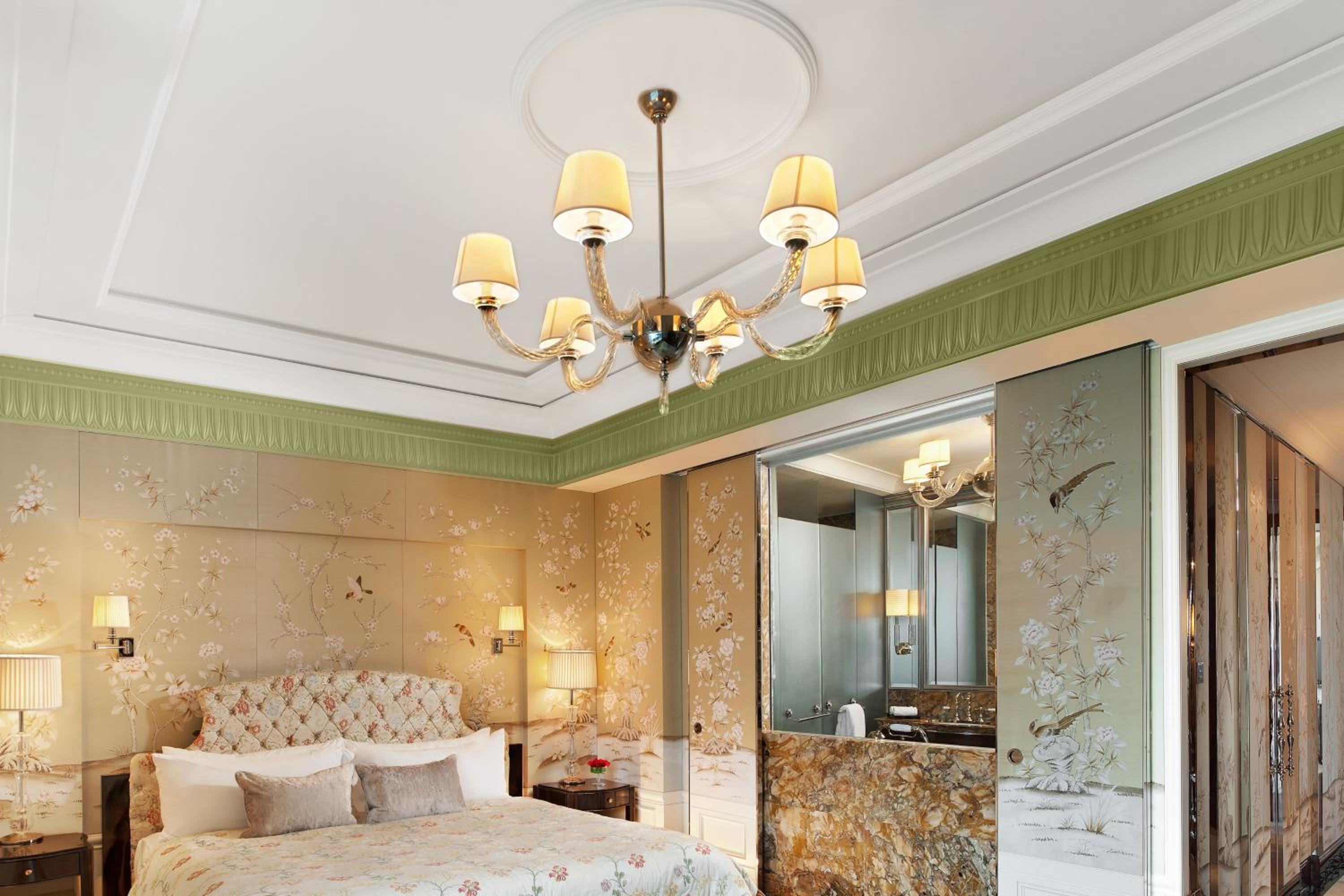 Premier Specialty, Suite, 1 King, Botanical Garden View