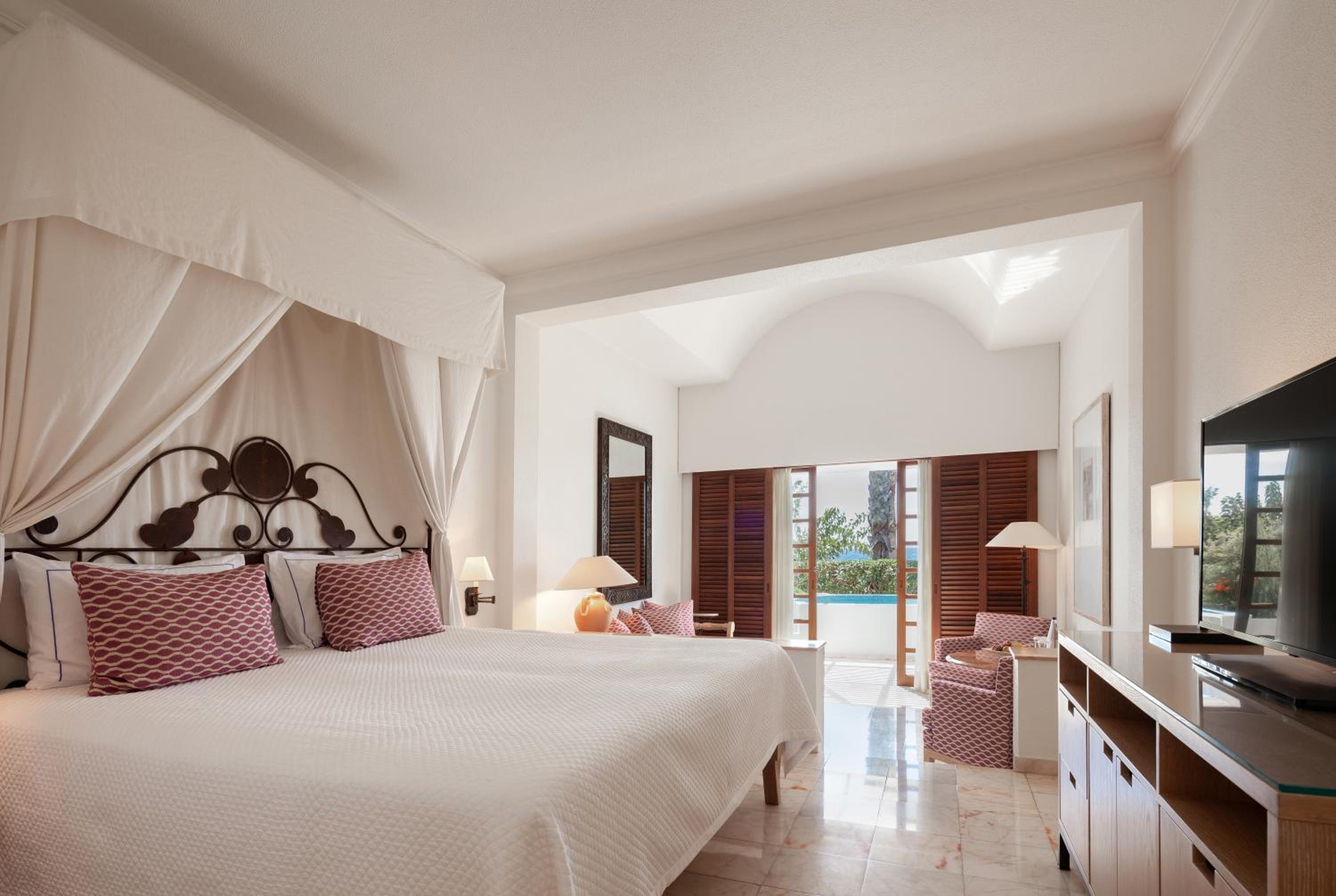 Garden Studio with Whirlpool